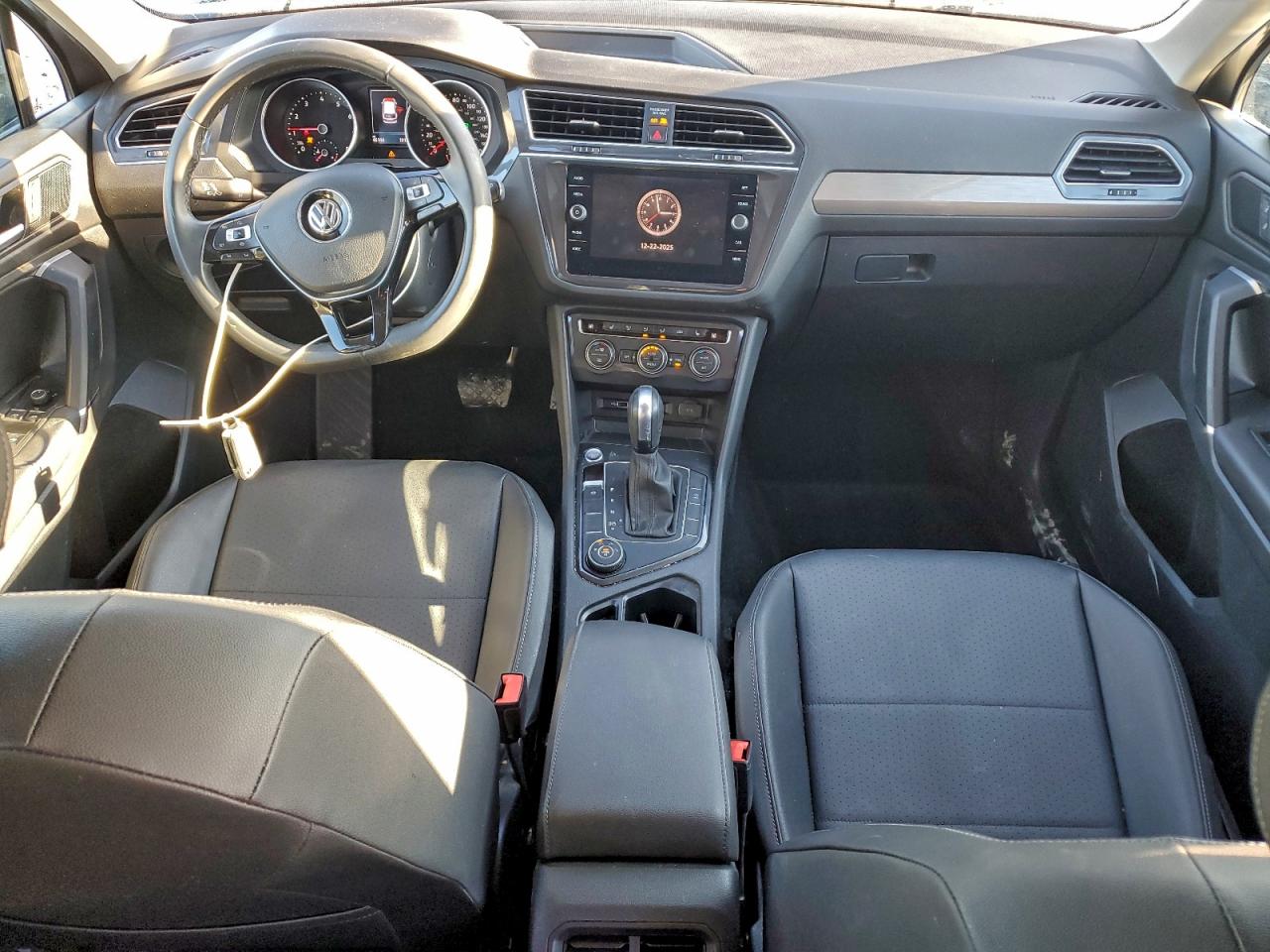 2020 VOLKSWAGEN TIGUAN SE photo 8