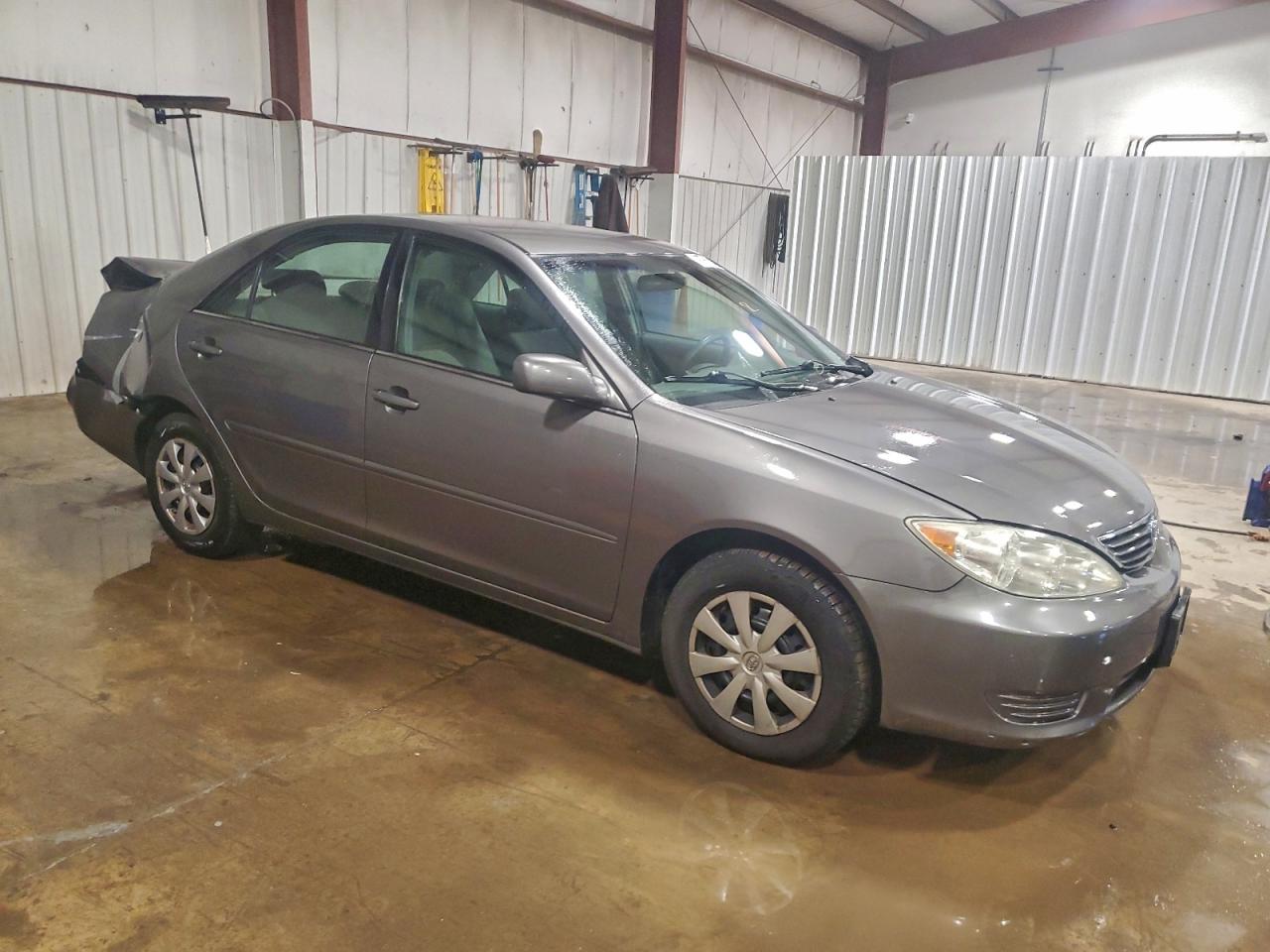 2005 TOYOTA CAMRY LE photo 4