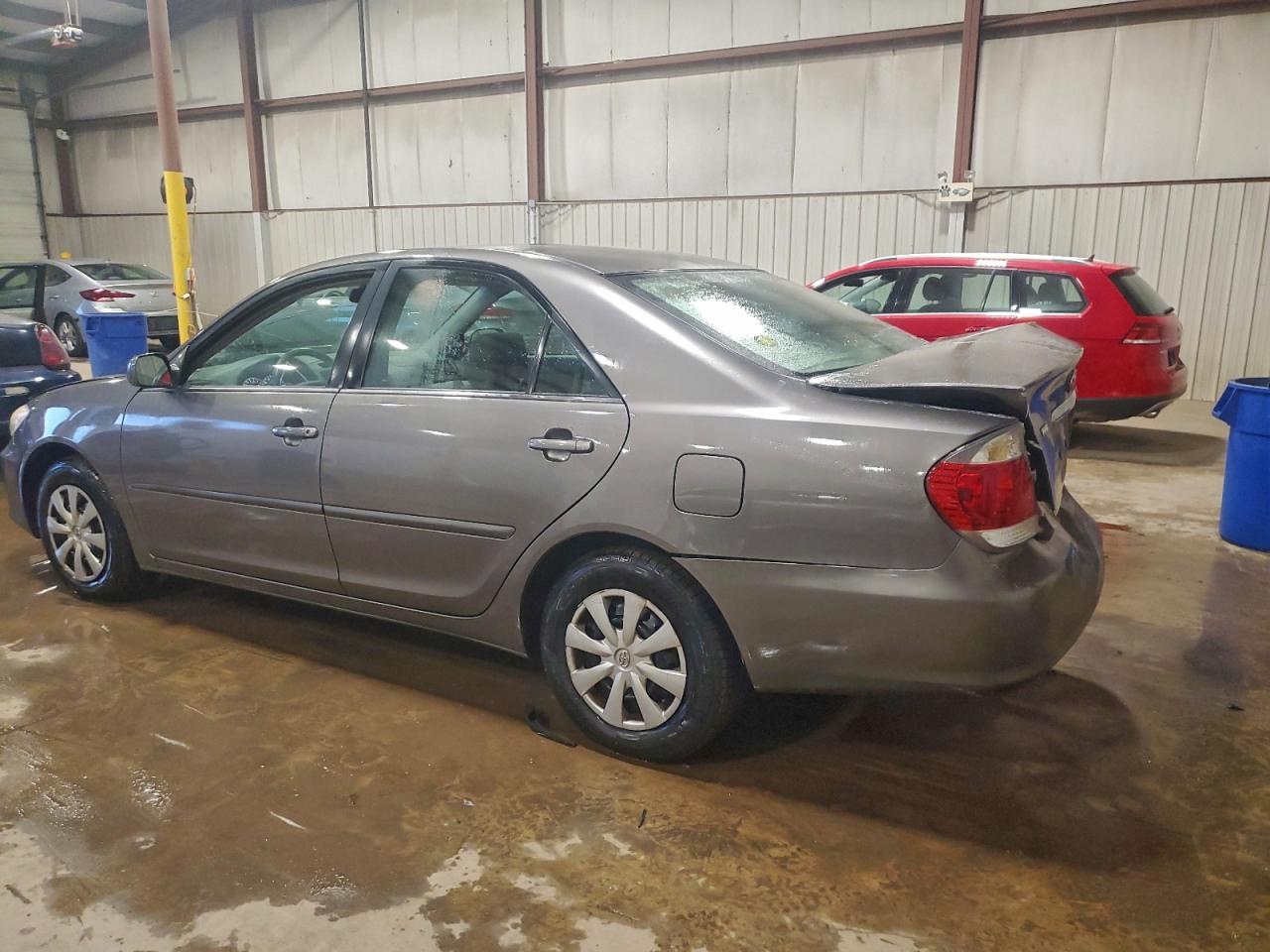 2005 TOYOTA CAMRY LE photo 2