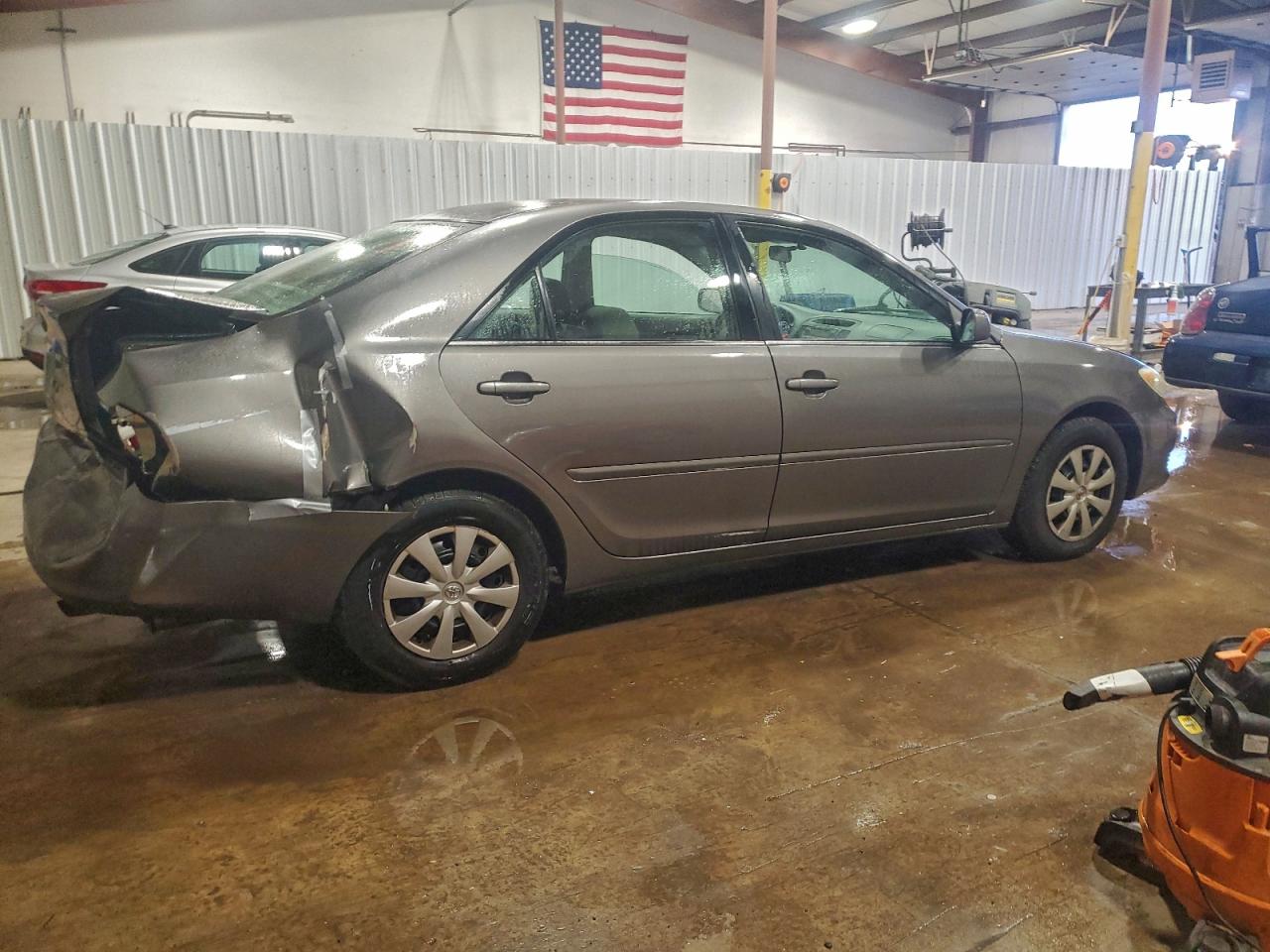 2005 TOYOTA CAMRY LE photo 3