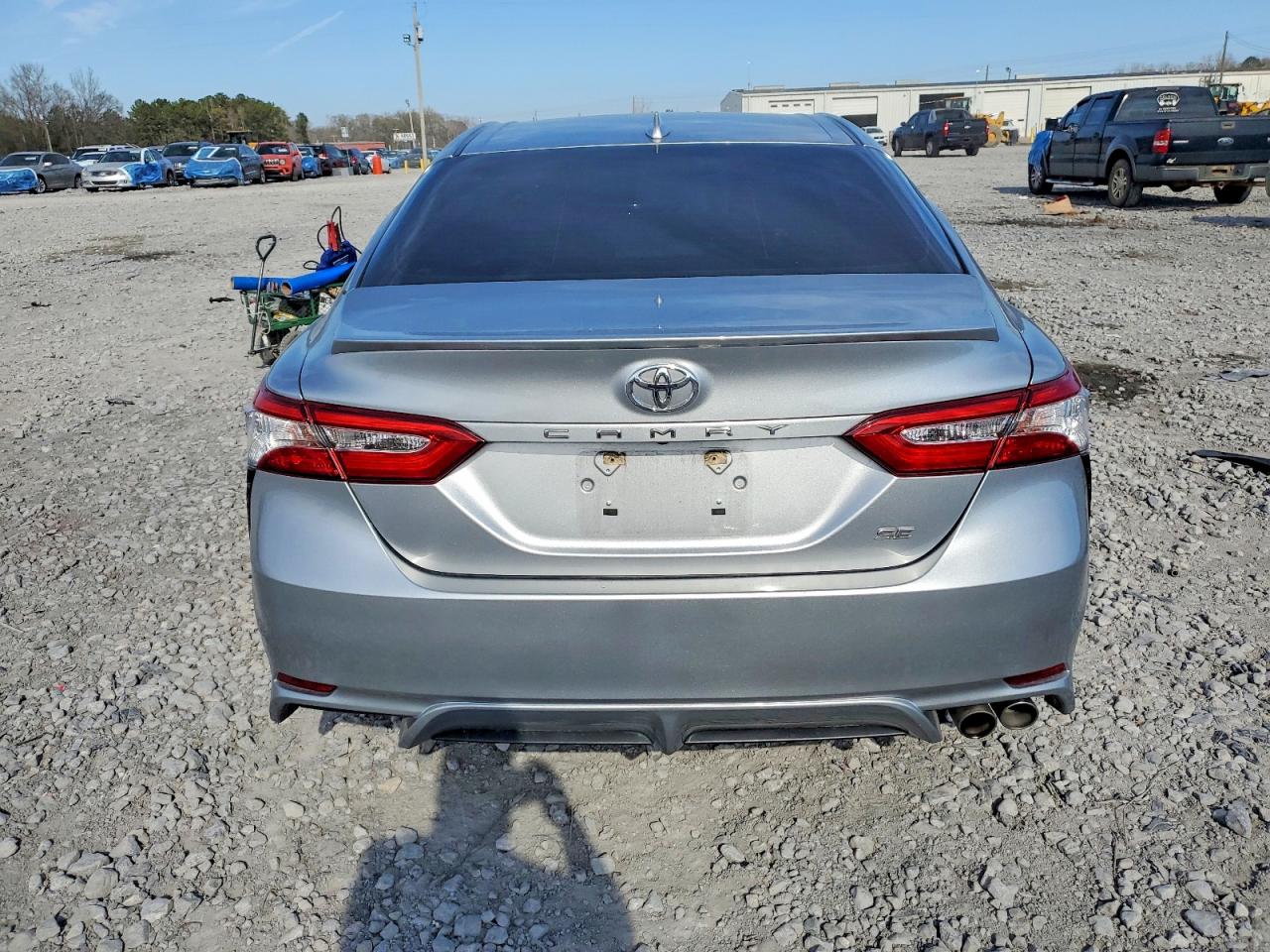 2020 TOYOTA CAMRY SE photo 11
