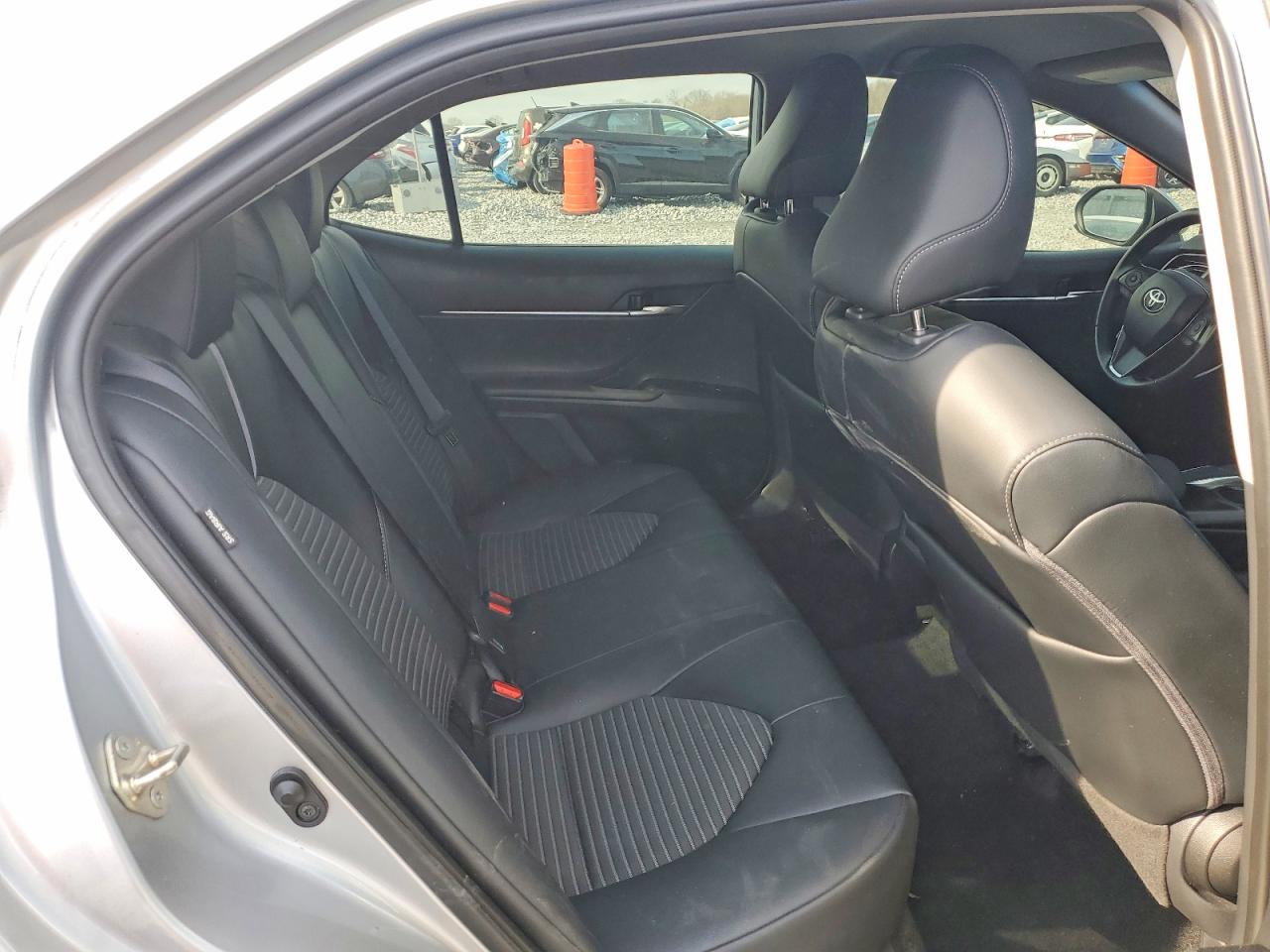 2020 TOYOTA CAMRY SE photo 19