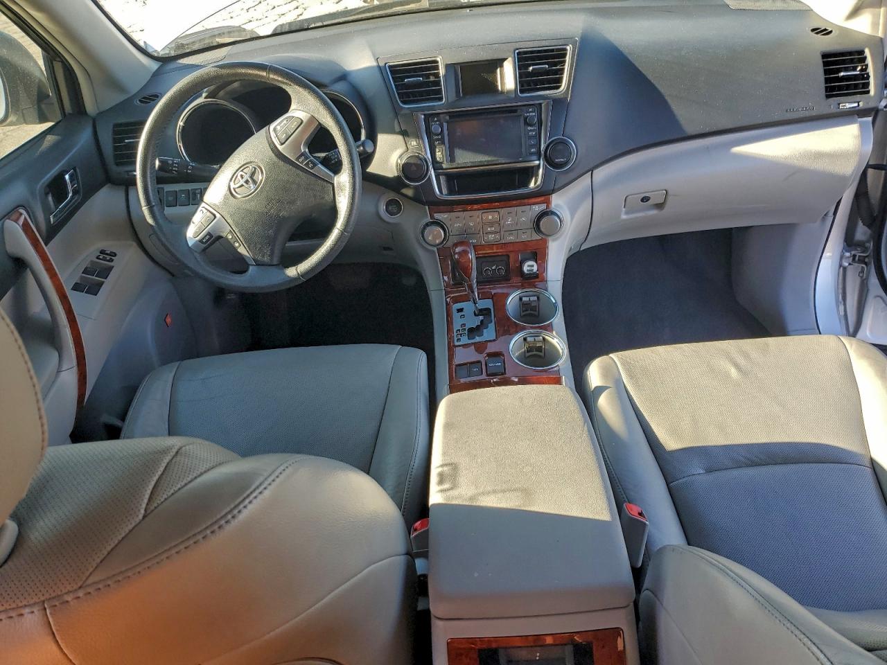 2013 TOYOTA HIGHLANDER LIMITED photo 8