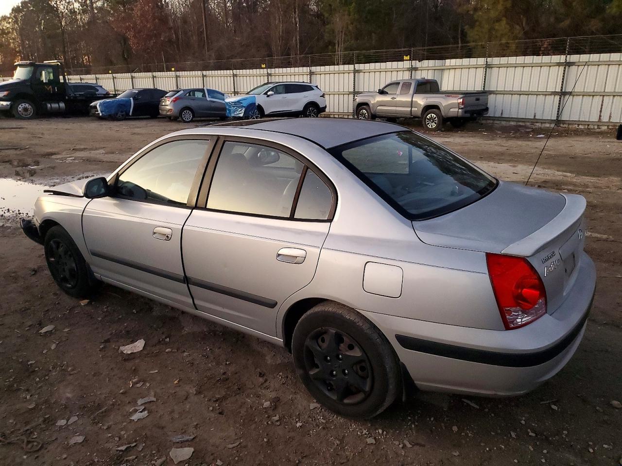 2004 HYUNDAI ELANTRA GLS photo 2