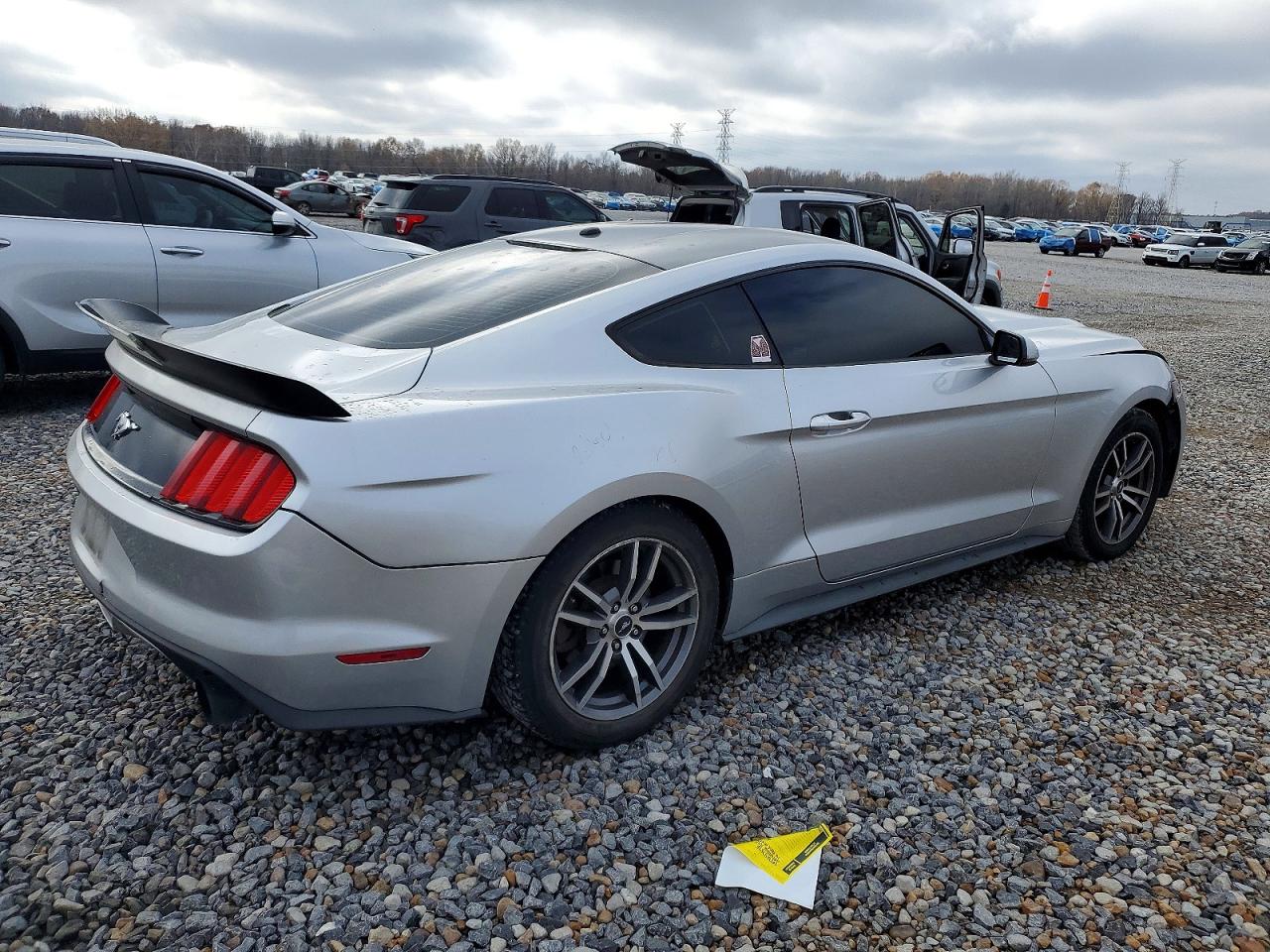 2016 FORD MUSTANG photo 3