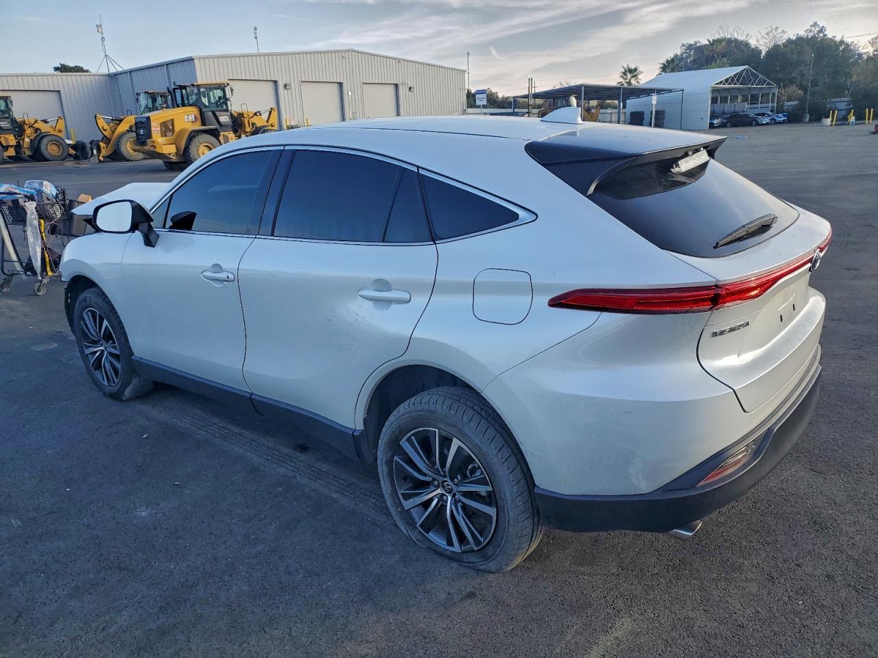 2024 TOYOTA VENZA LE photo 2