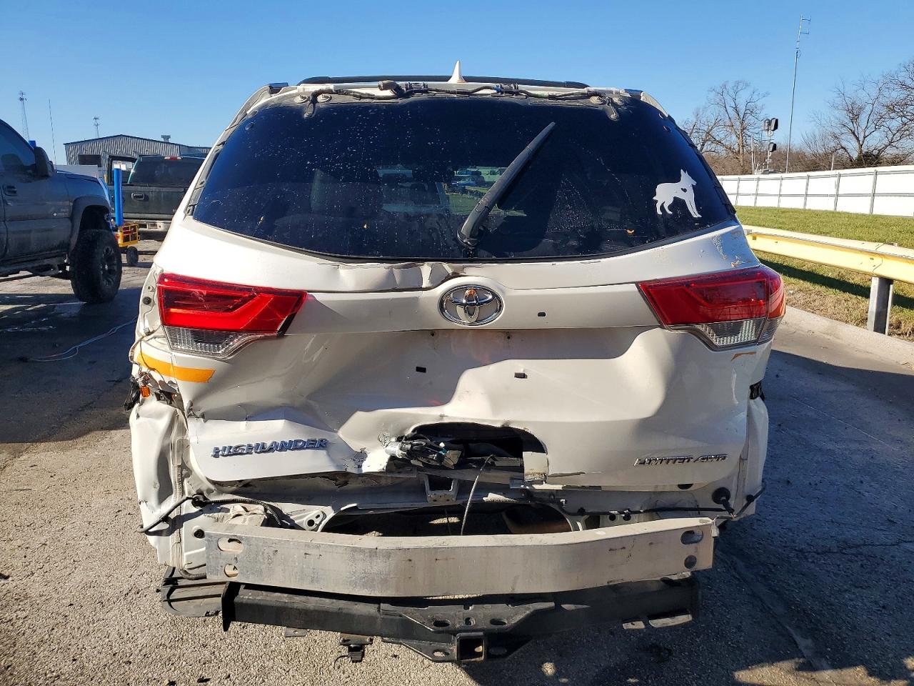 2017 TOYOTA HIGHLANDER LIMITED photo 6