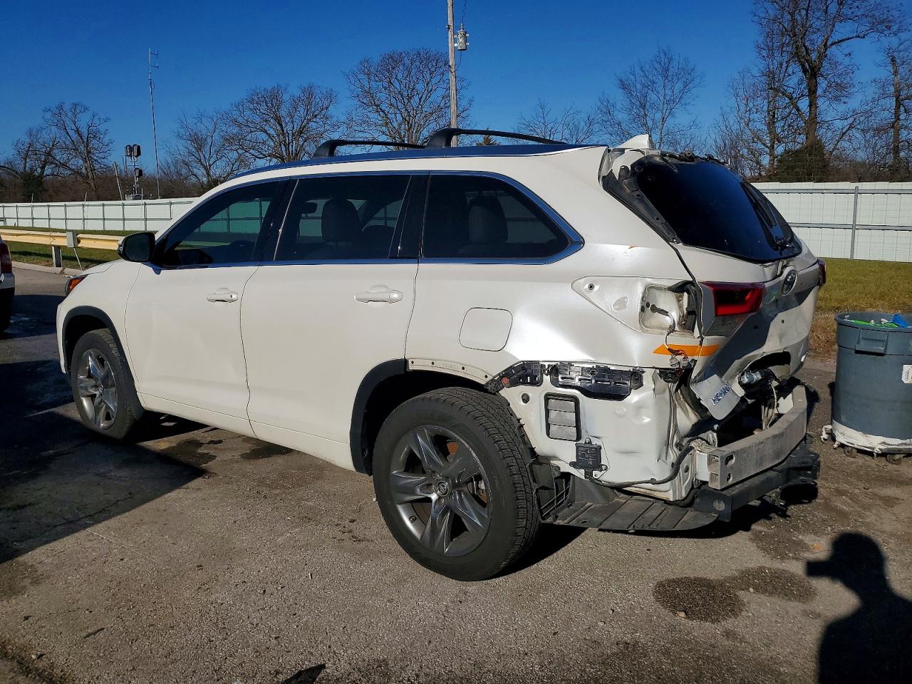 2017 TOYOTA HIGHLANDER LIMITED photo 2