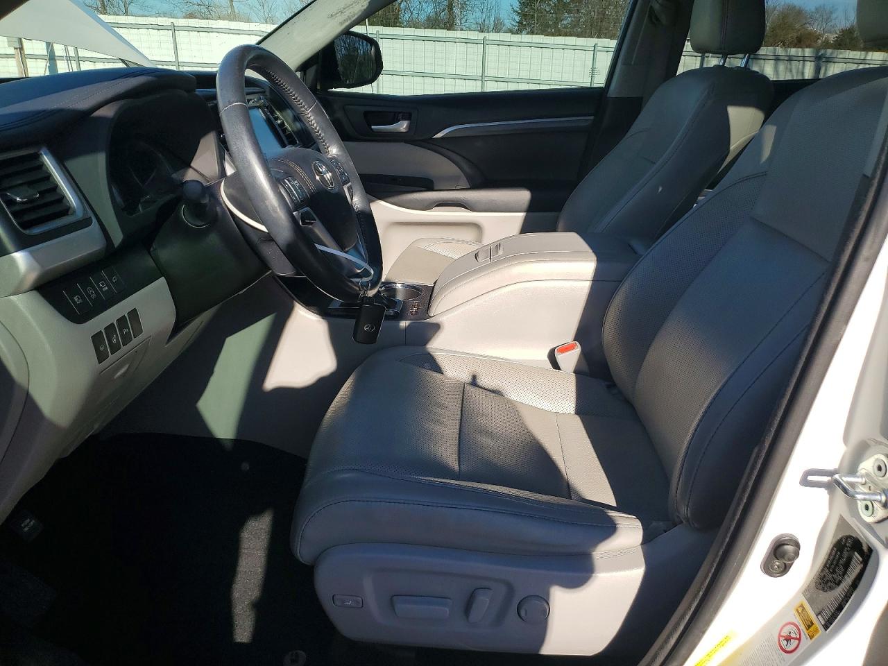 2017 TOYOTA HIGHLANDER LIMITED photo 7