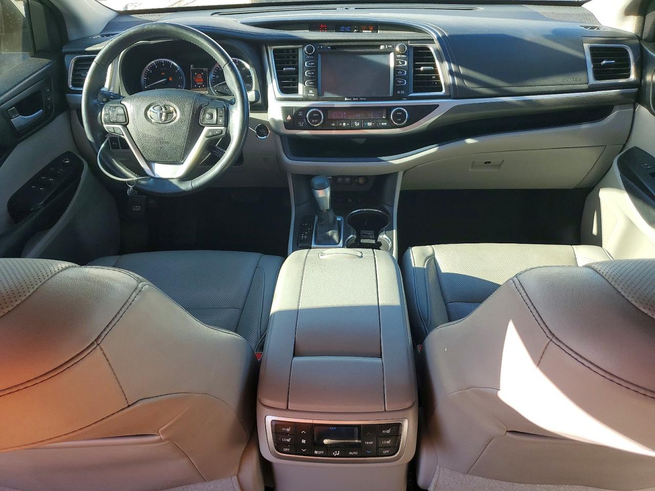 2017 TOYOTA HIGHLANDER LIMITED photo 8