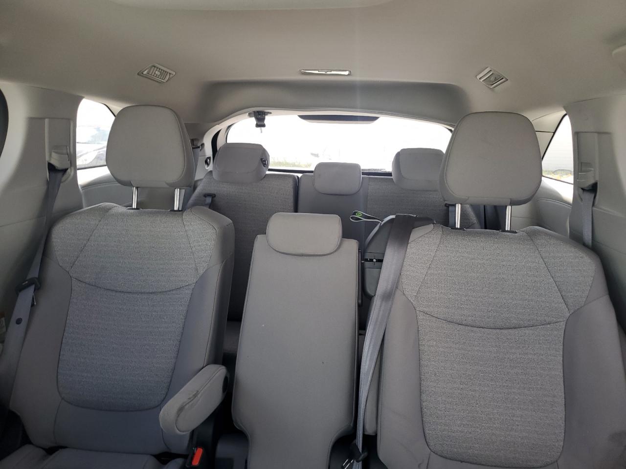 2022 TOYOTA SIENNA LE photo 28