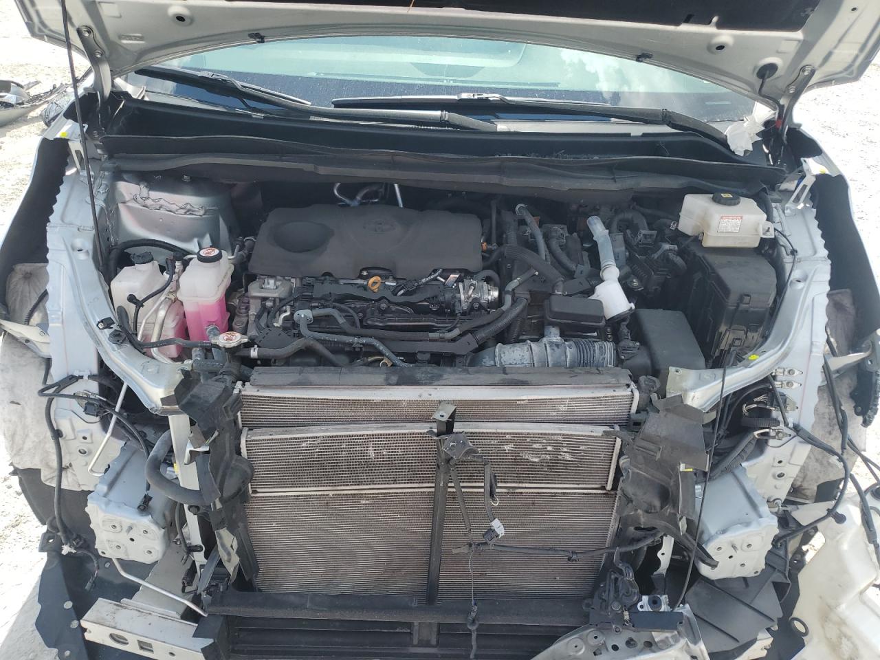 2022 TOYOTA SIENNA LE photo 34