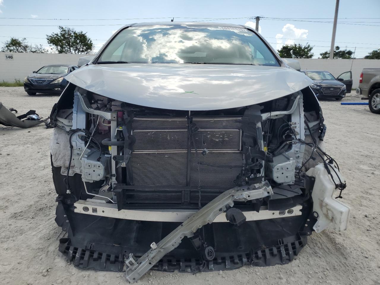 2022 TOYOTA SIENNA LE photo 13