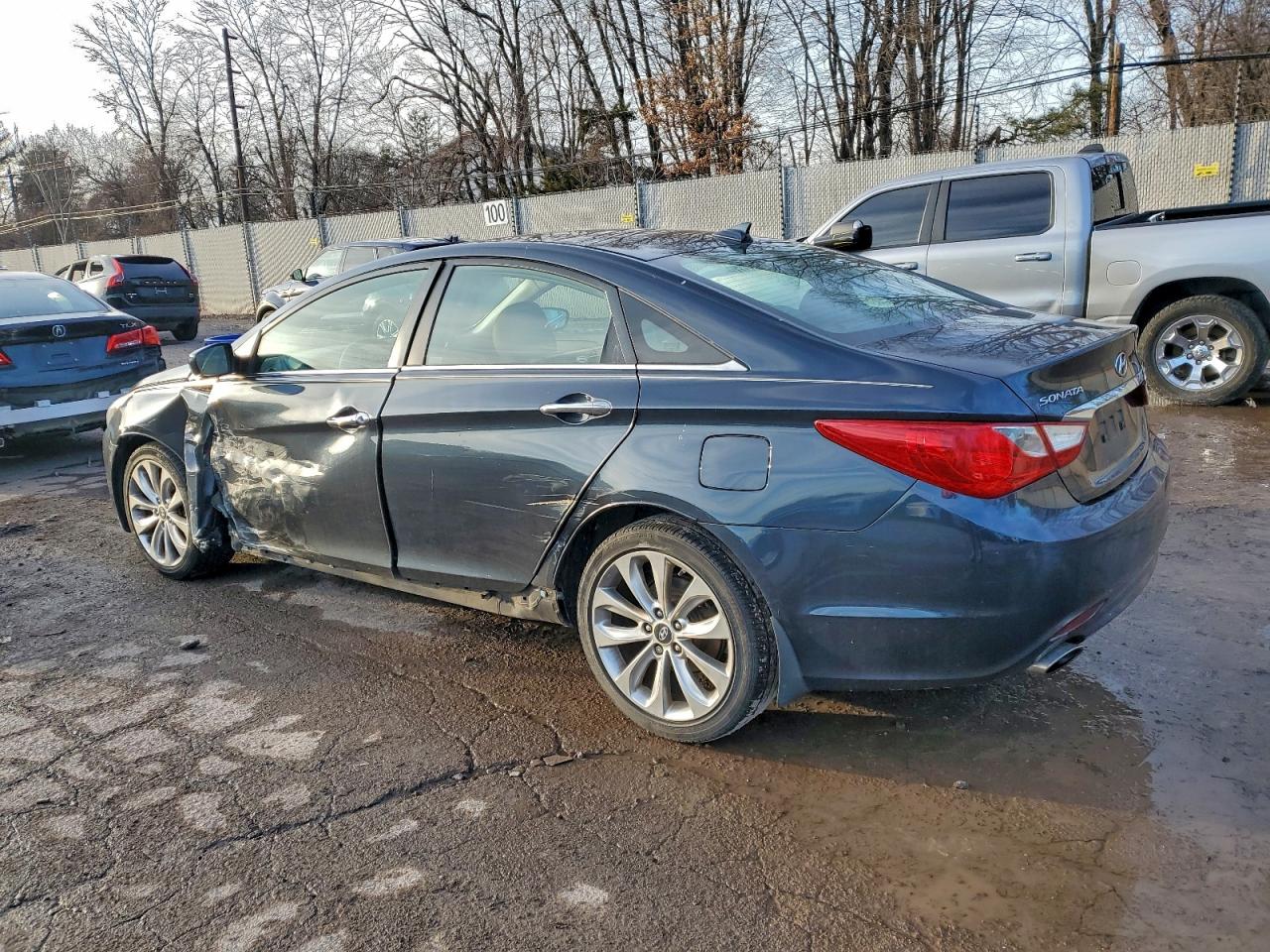2012 HYUNDAI SONATA SE photo 2