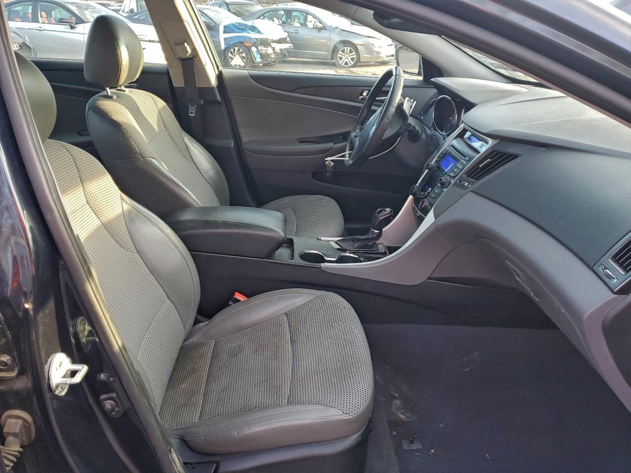 2012 HYUNDAI SONATA SE photo 7