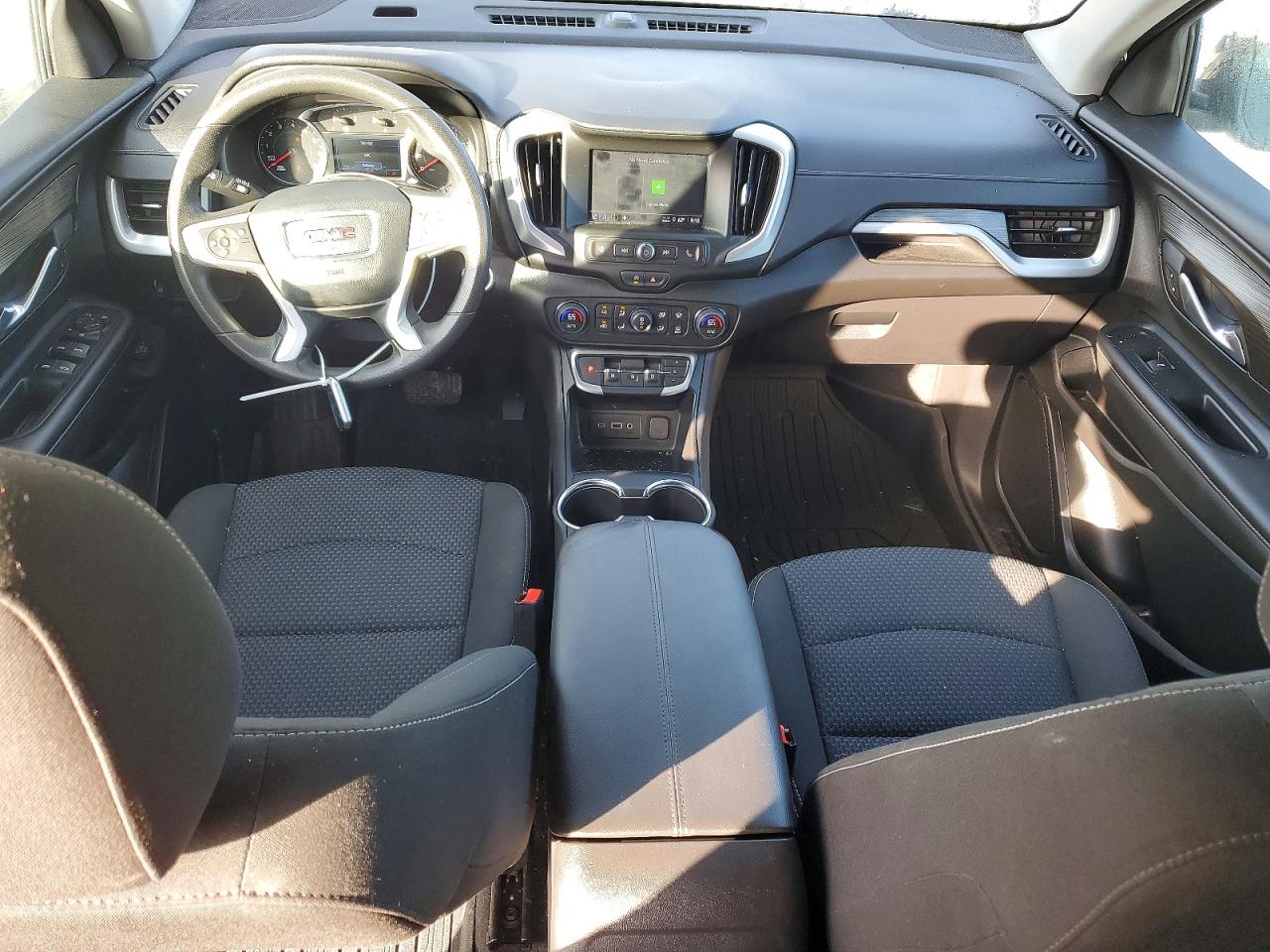 2024 GMC TERRAIN SLE photo 8