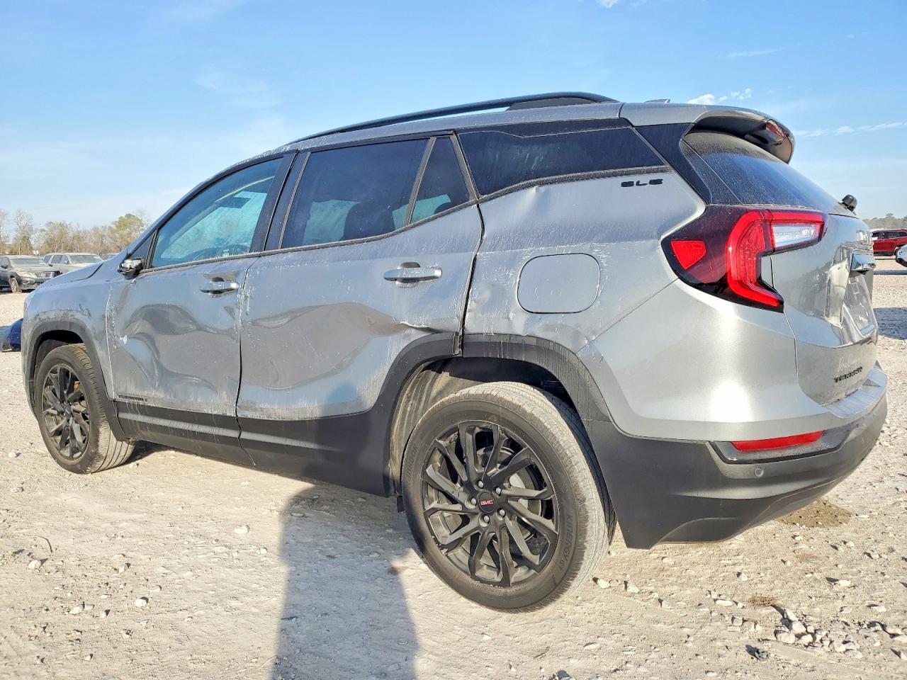 2024 GMC TERRAIN SLE photo 2