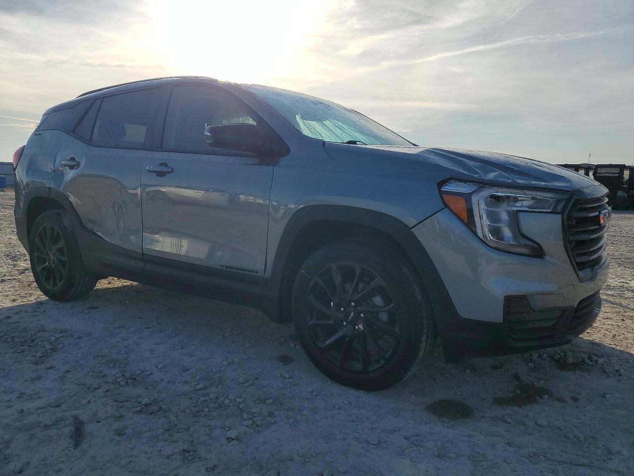 2024 GMC TERRAIN SLE photo 4