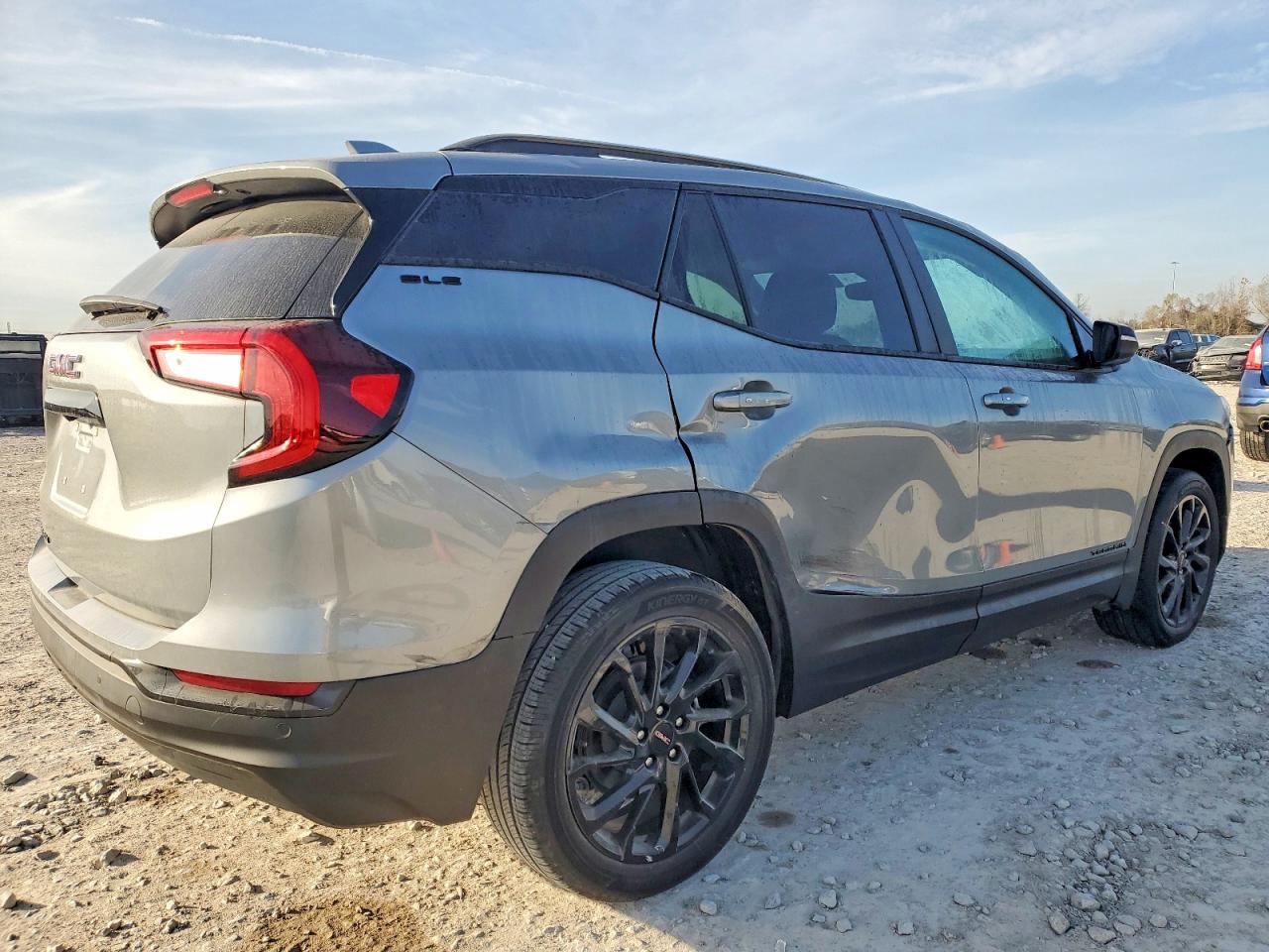 2024 GMC TERRAIN SLE photo 3