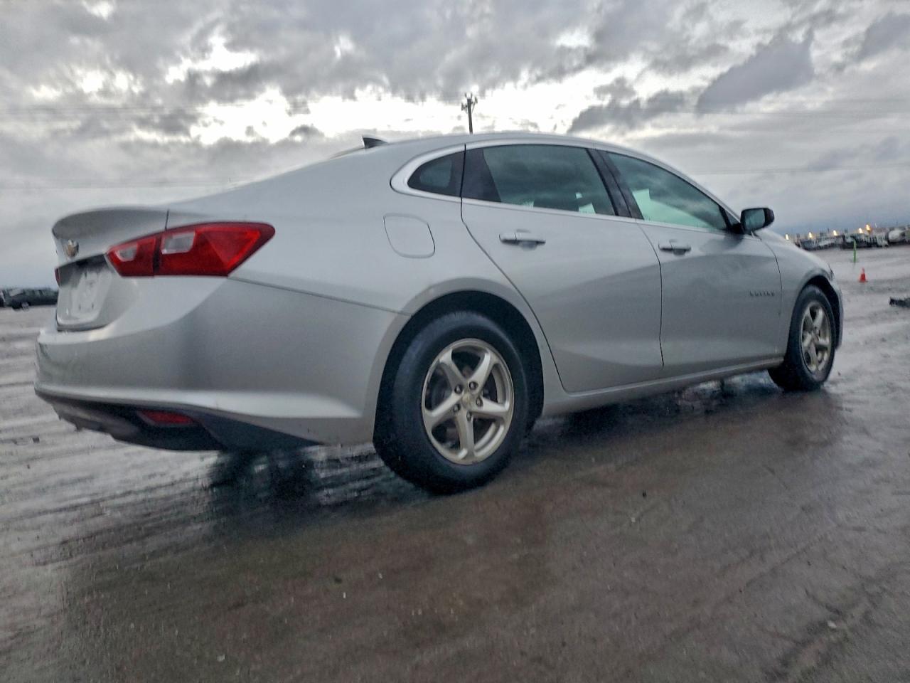 2017 CHEVROLET MALIBU LS photo 3