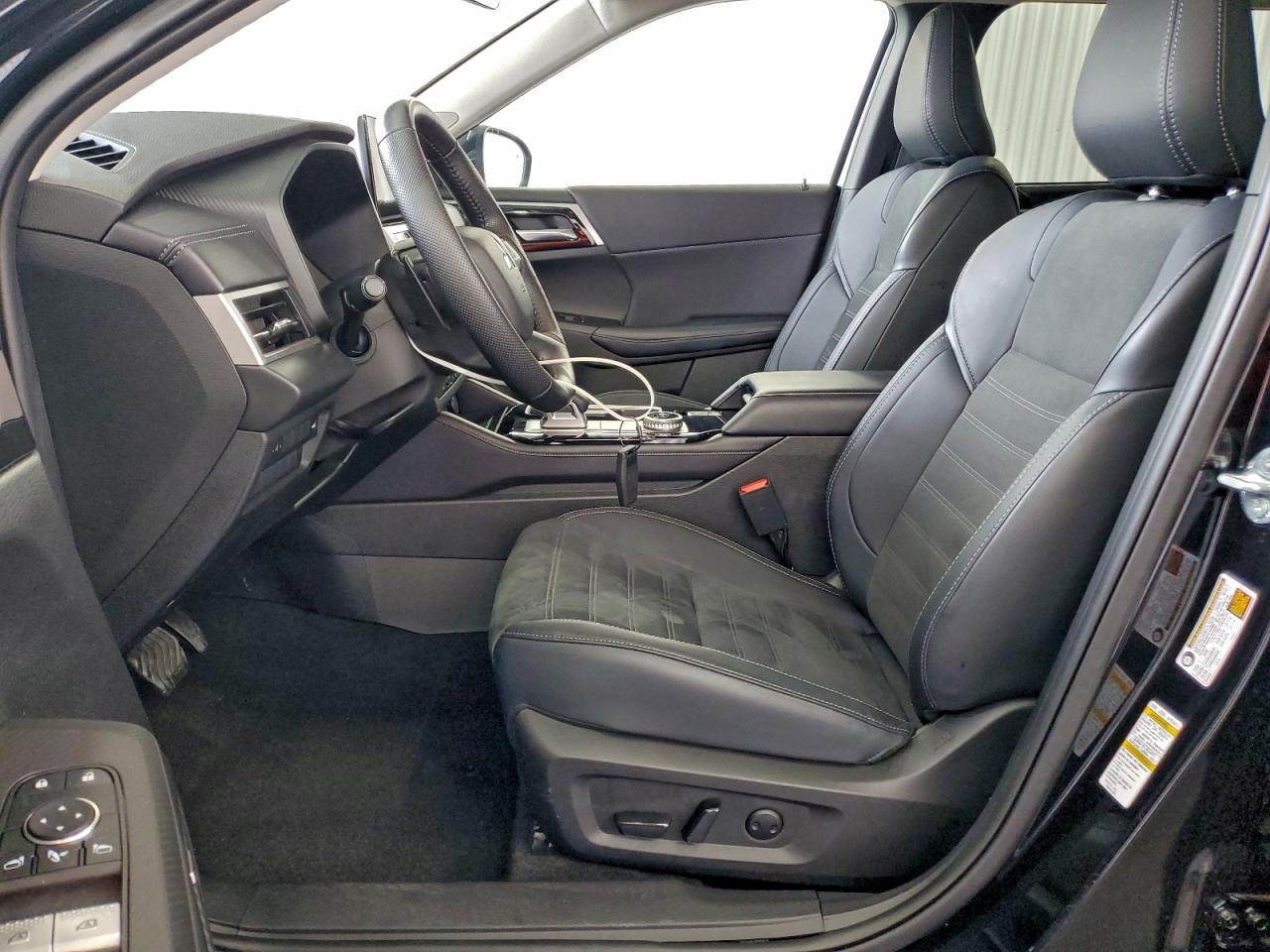 2025 MITSUBISHI OUTLANDER SE photo 7