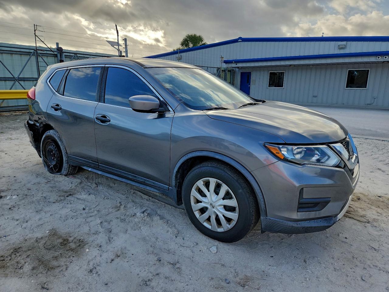 2018 NISSAN ROGUE S photo 4