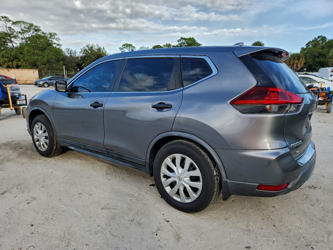 2018 NISSAN ROGUE S photo 2