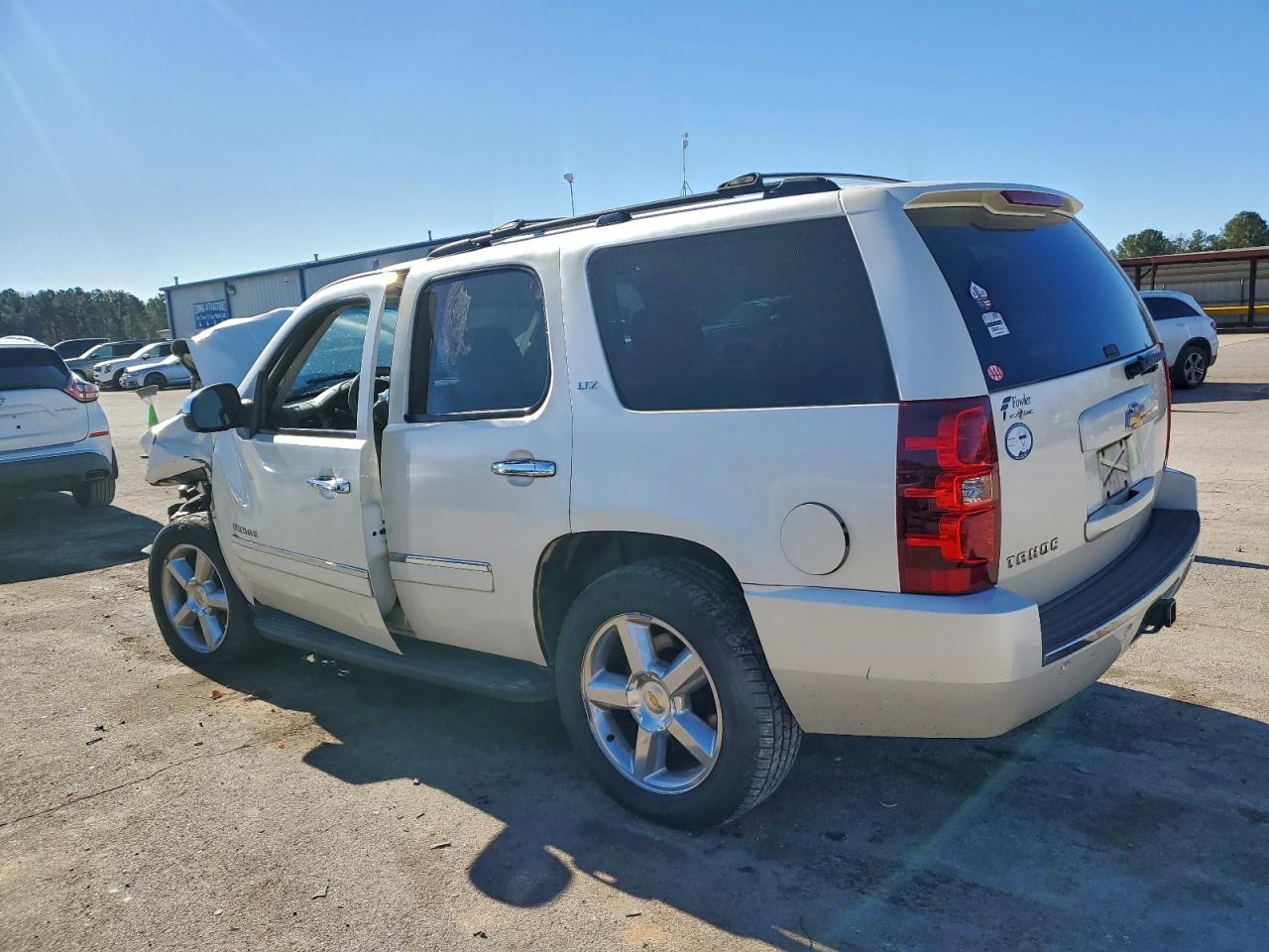 2009 CHEVROLET TAHOE C1500 LTZ photo 2