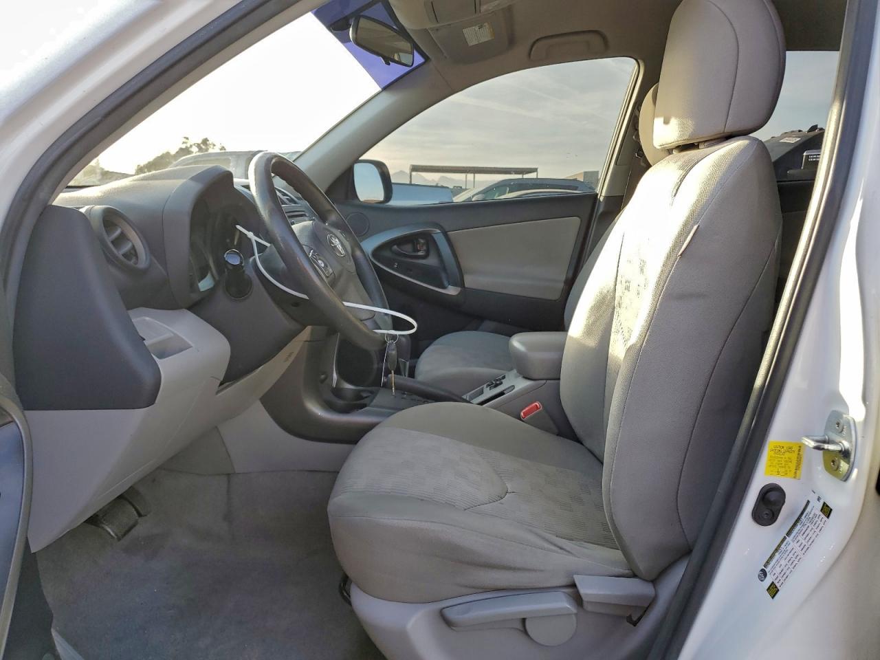 2012 TOYOTA RAV4 photo 19