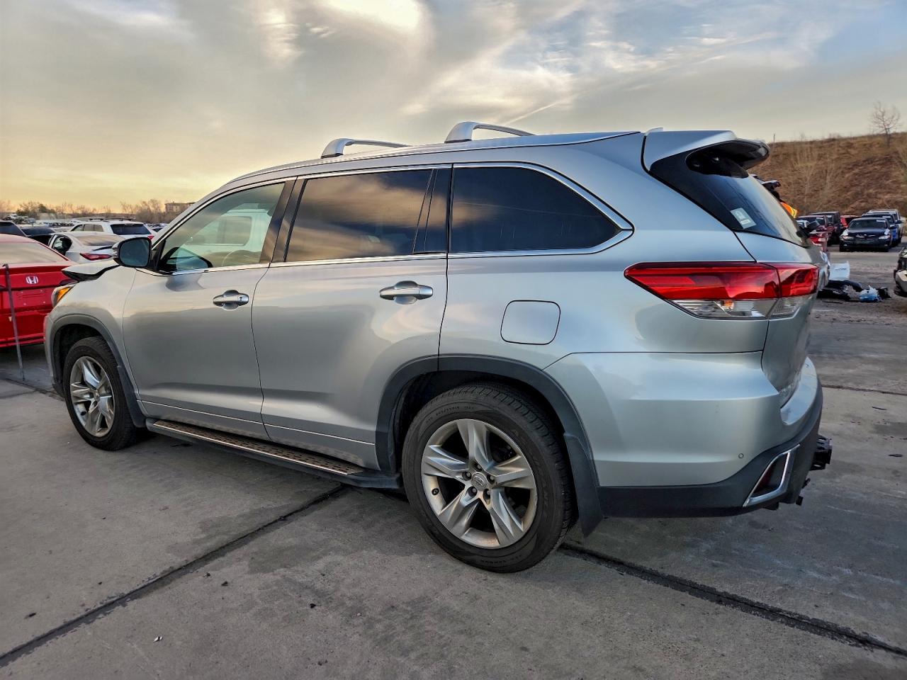 2018 TOYOTA HIGHLANDER LIMITED photo 2