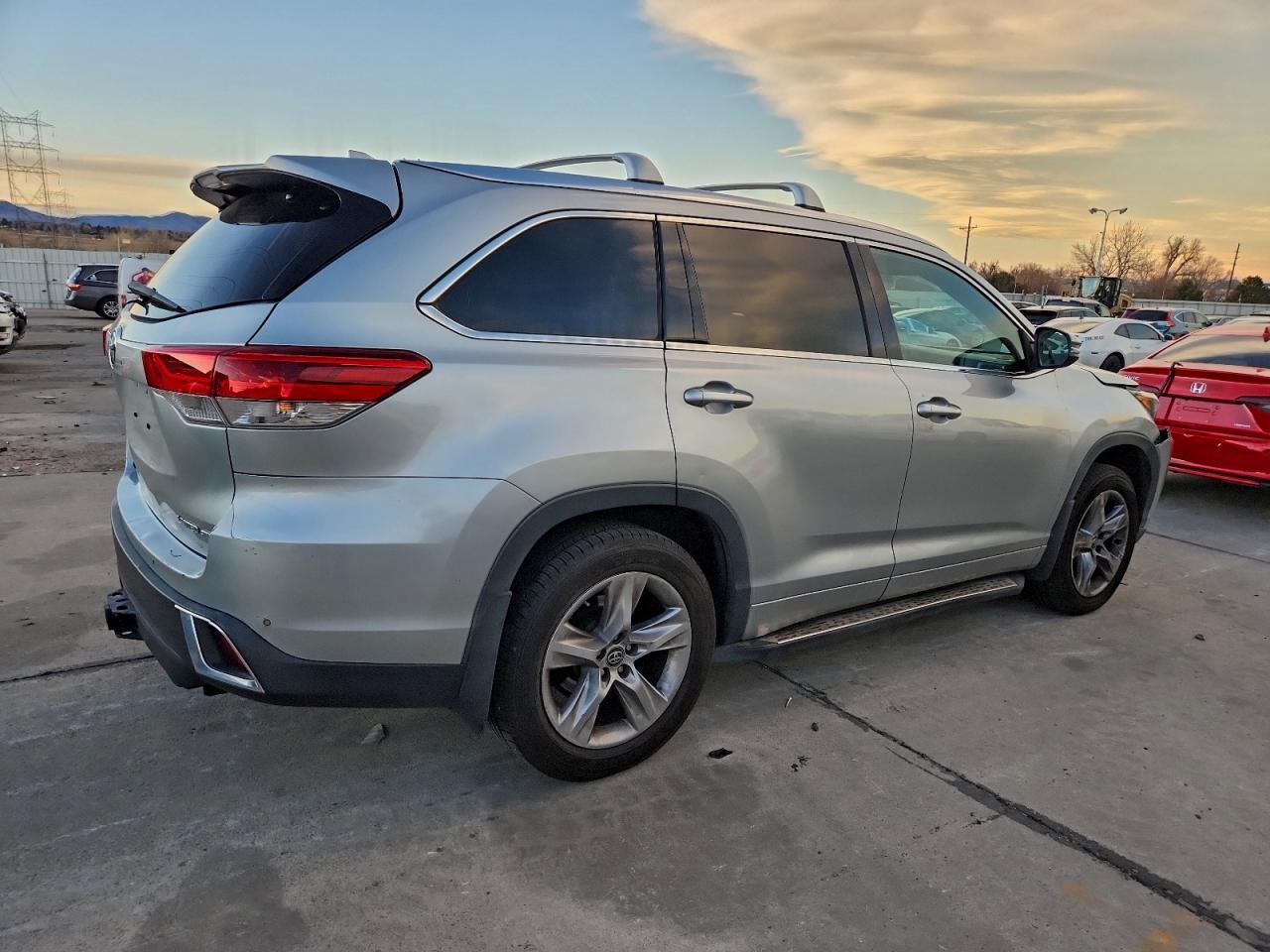 2018 TOYOTA HIGHLANDER LIMITED photo 3
