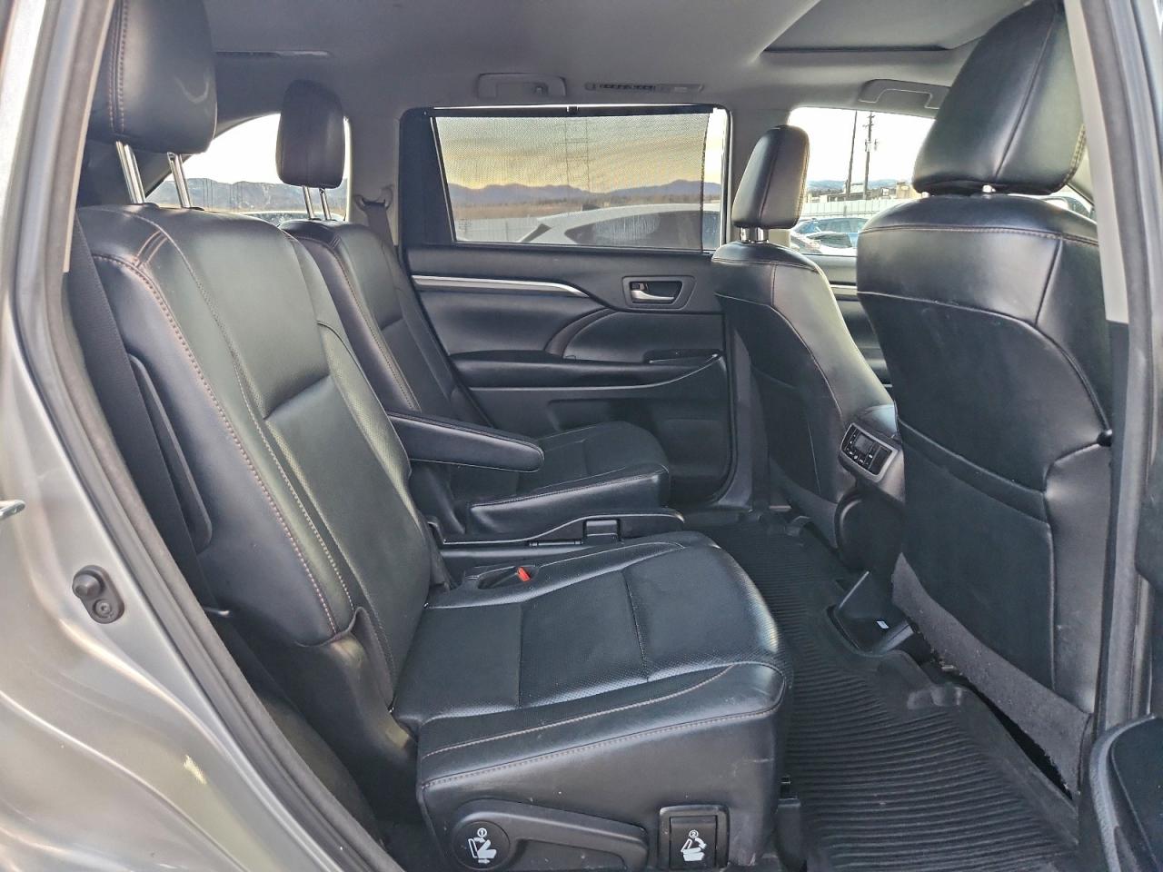 2018 TOYOTA HIGHLANDER LIMITED photo 11