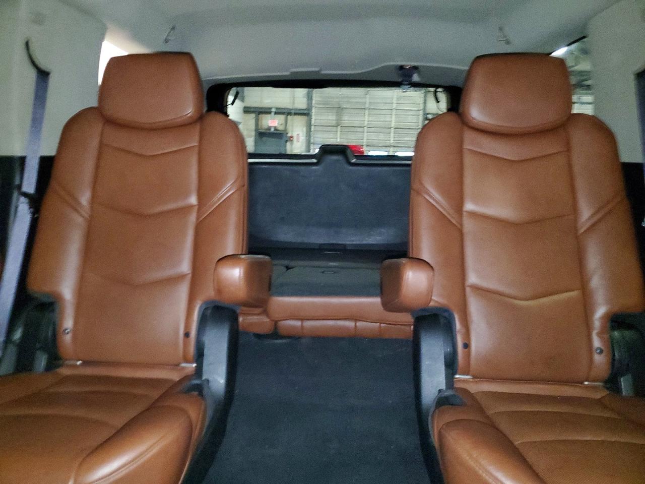 2016 CADILLAC ESCALADE LUXURY photo 28