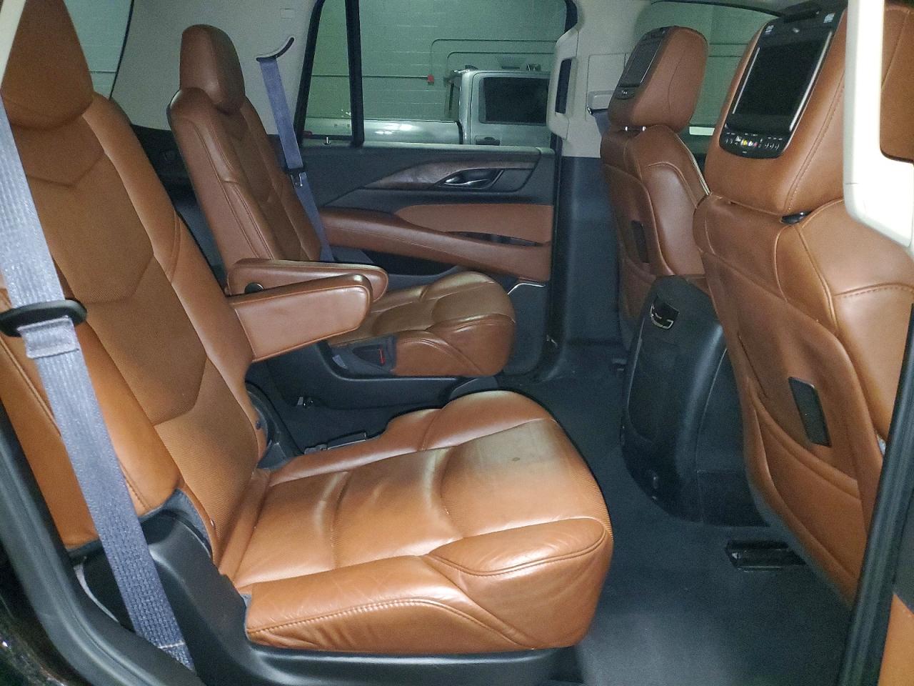 2016 CADILLAC ESCALADE LUXURY photo 31