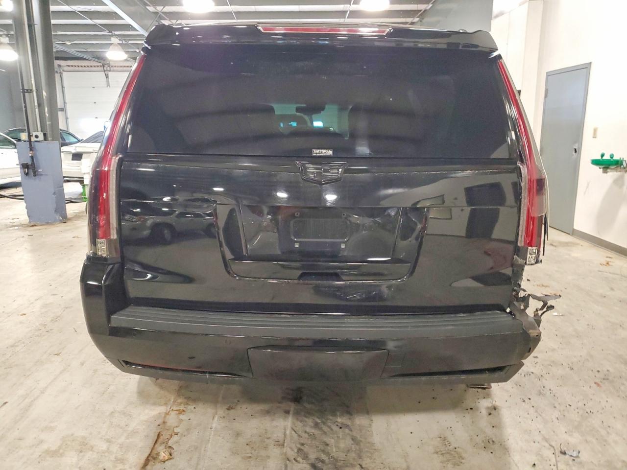 2016 CADILLAC ESCALADE LUXURY photo 16