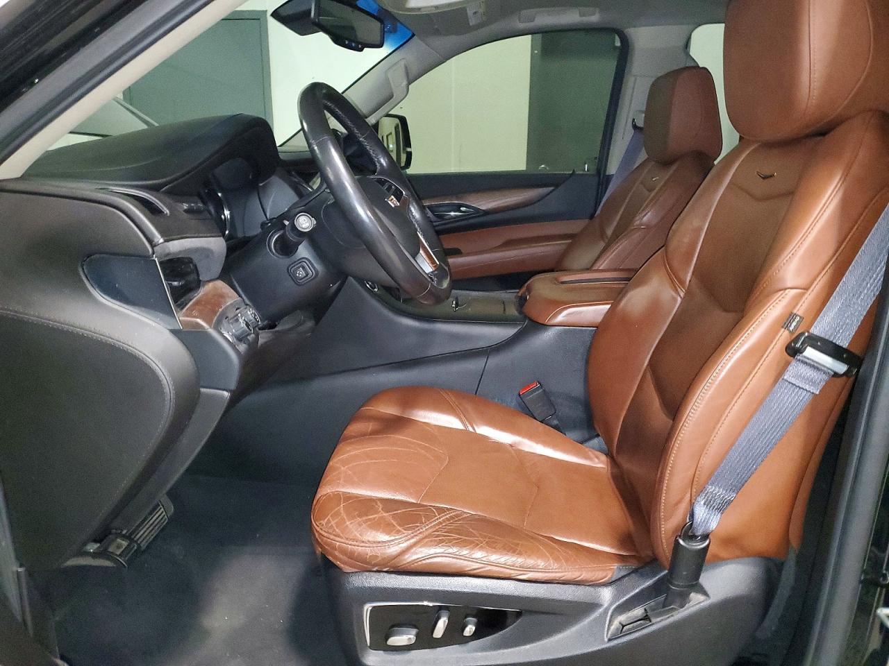 2016 CADILLAC ESCALADE LUXURY photo 19