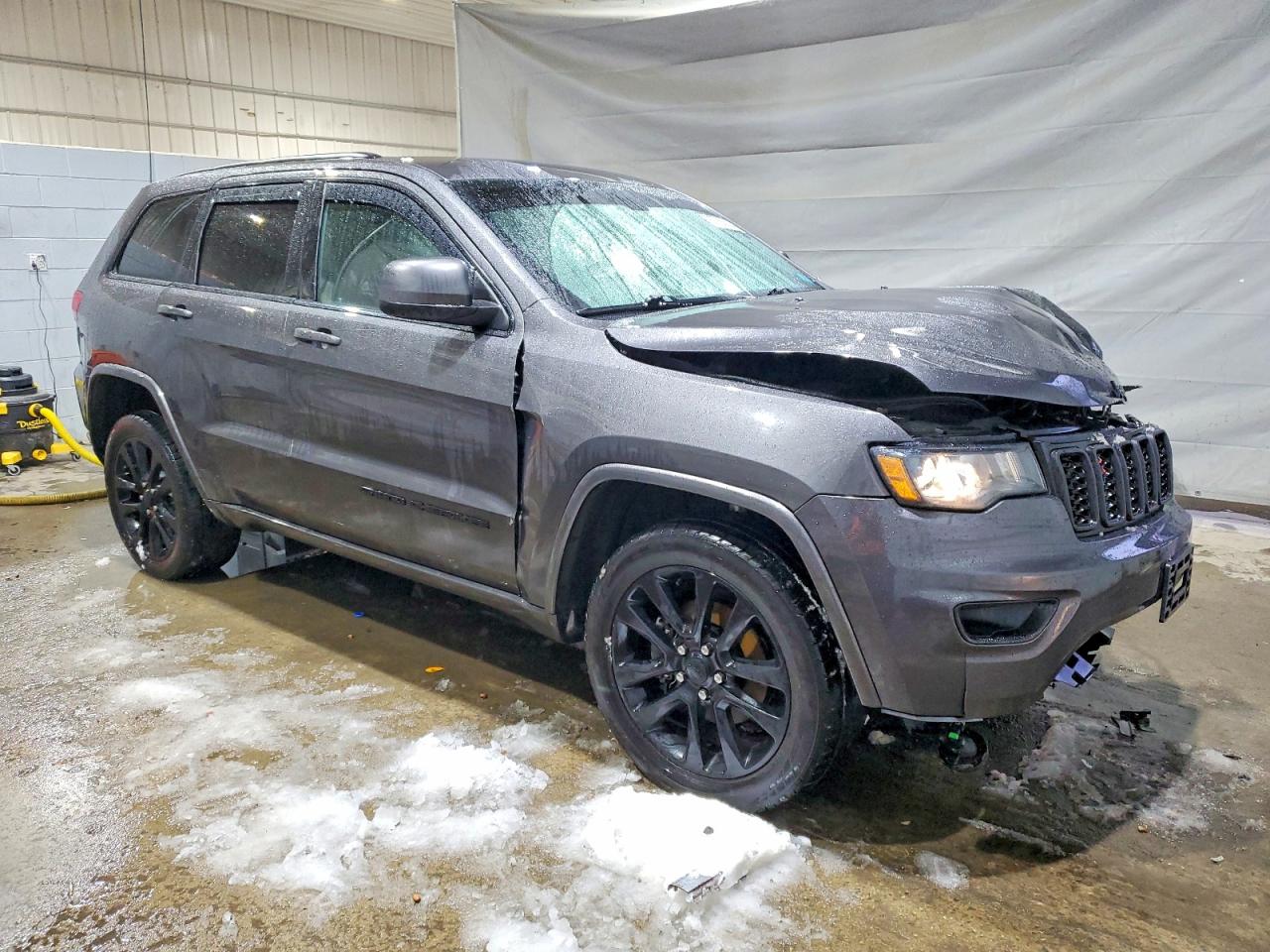 2019 JEEP GRAND CHEROKEE LAREDO photo 4