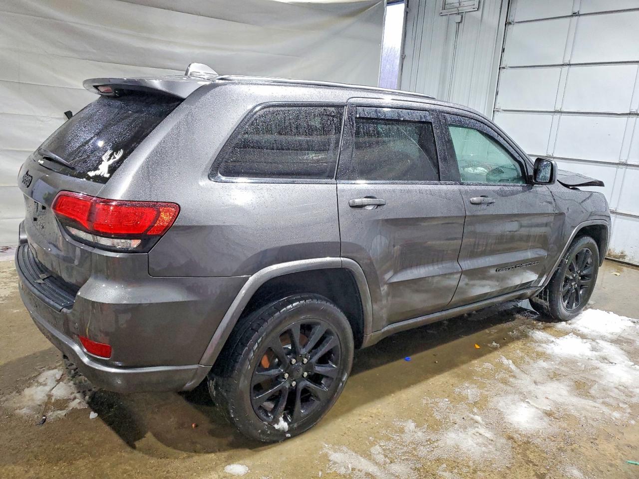 2019 JEEP GRAND CHEROKEE LAREDO photo 3