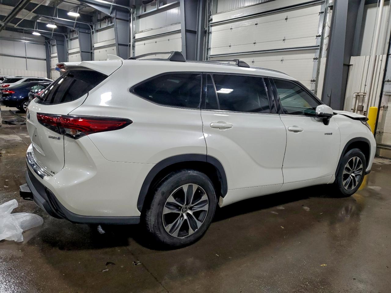 2020 TOYOTA HIGHLANDER HYBRID XLE photo 3