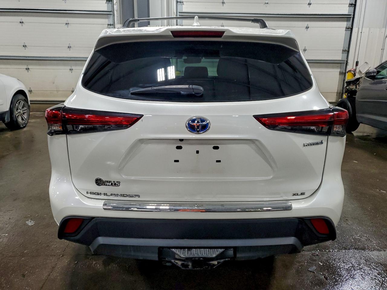 2020 TOYOTA HIGHLANDER HYBRID XLE photo 6