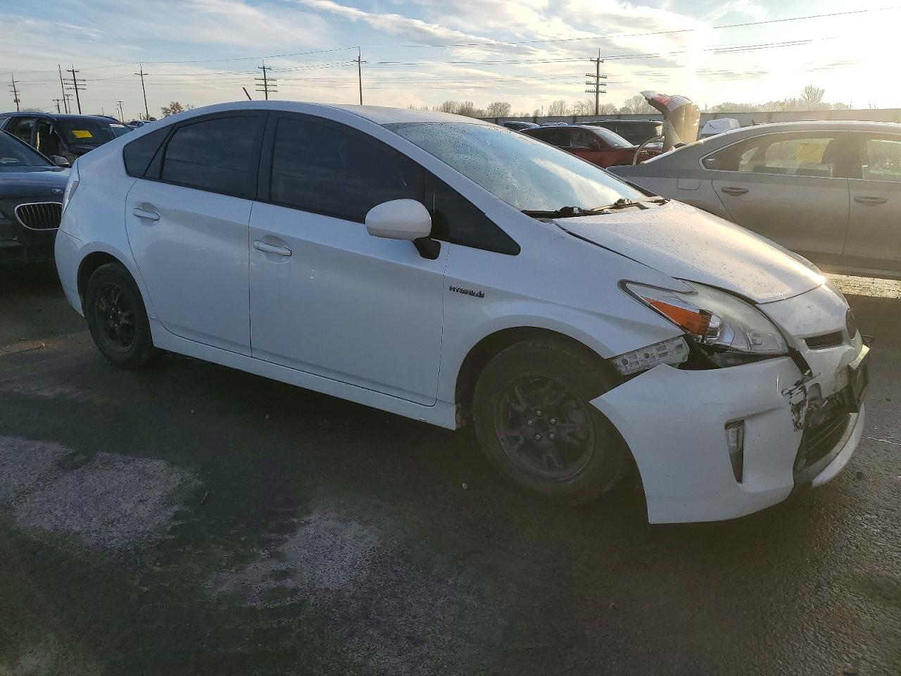2014 TOYOTA PRIUS photo 4
