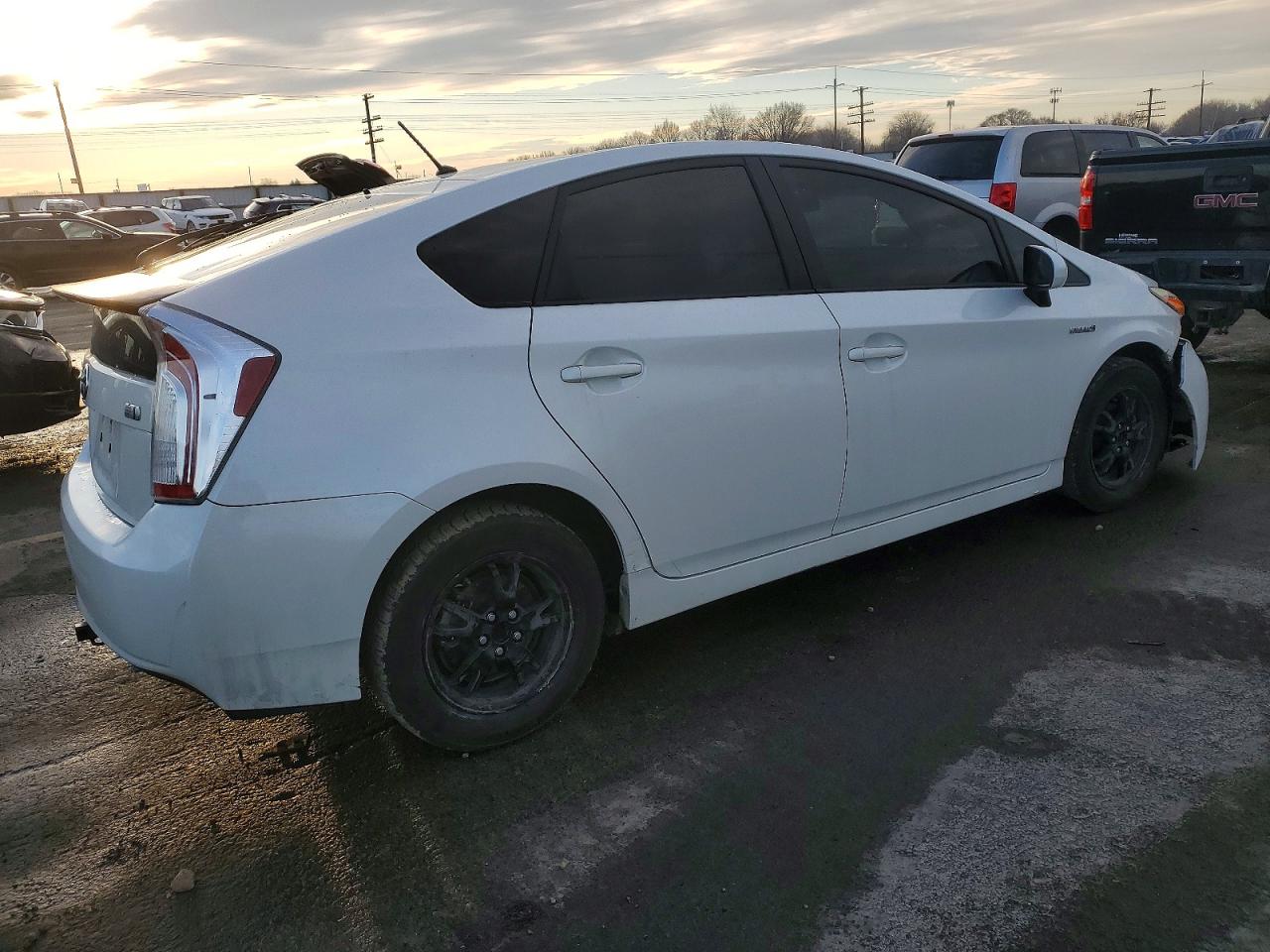 2014 TOYOTA PRIUS photo 3