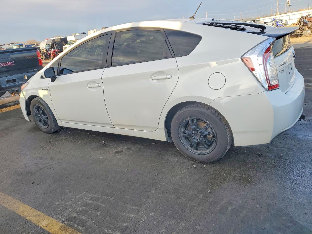 2014 TOYOTA PRIUS photo 2