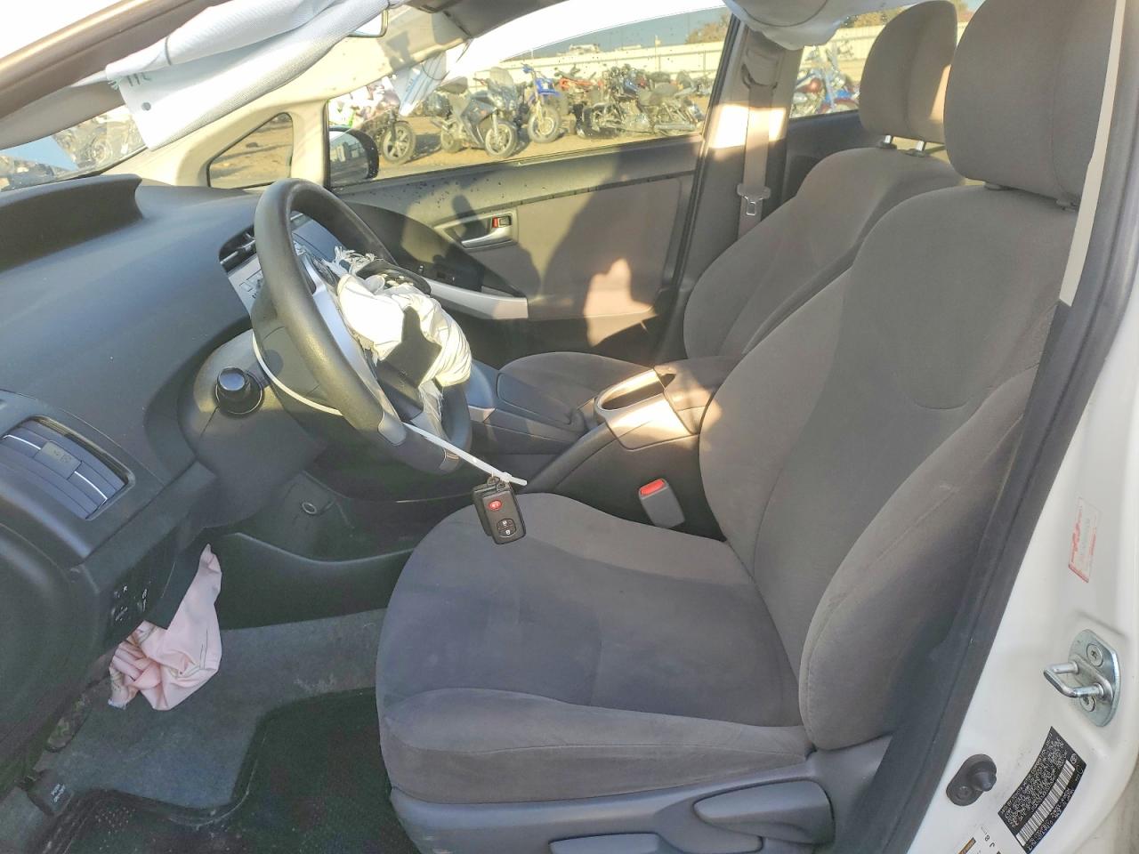 2014 TOYOTA PRIUS photo 7