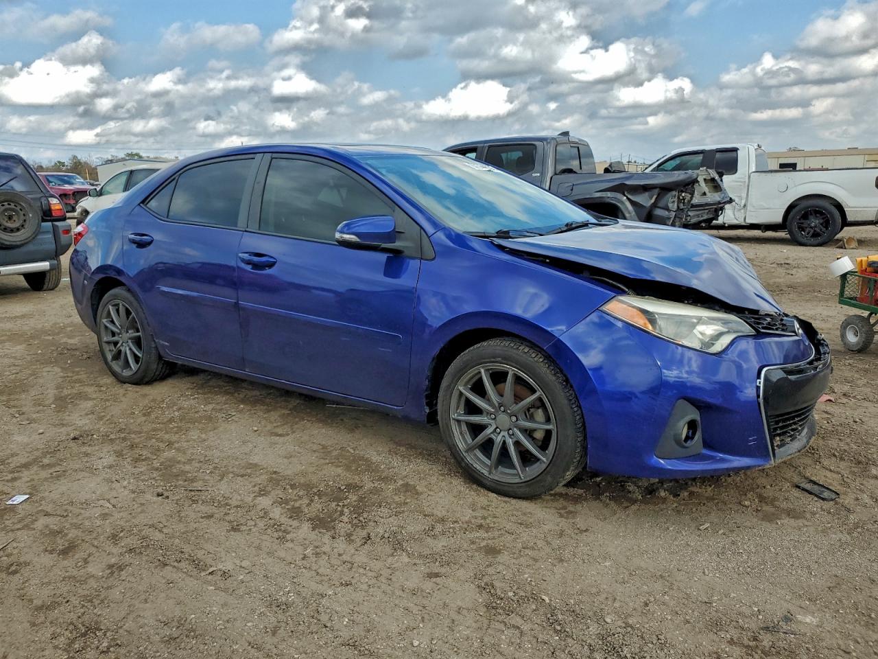 2014 TOYOTA COROLLA L photo 4