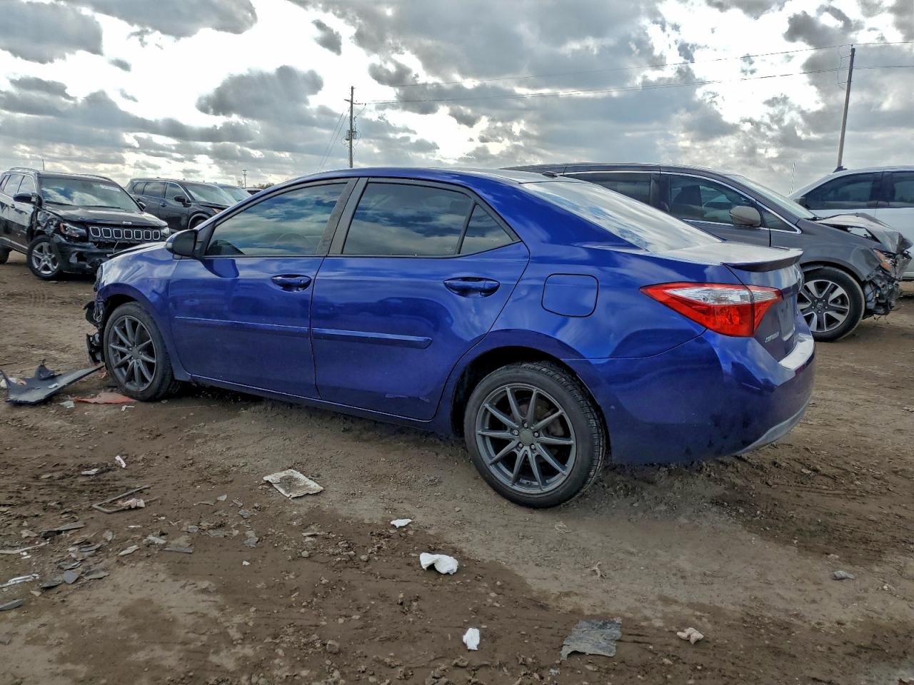 2014 TOYOTA COROLLA L photo 2