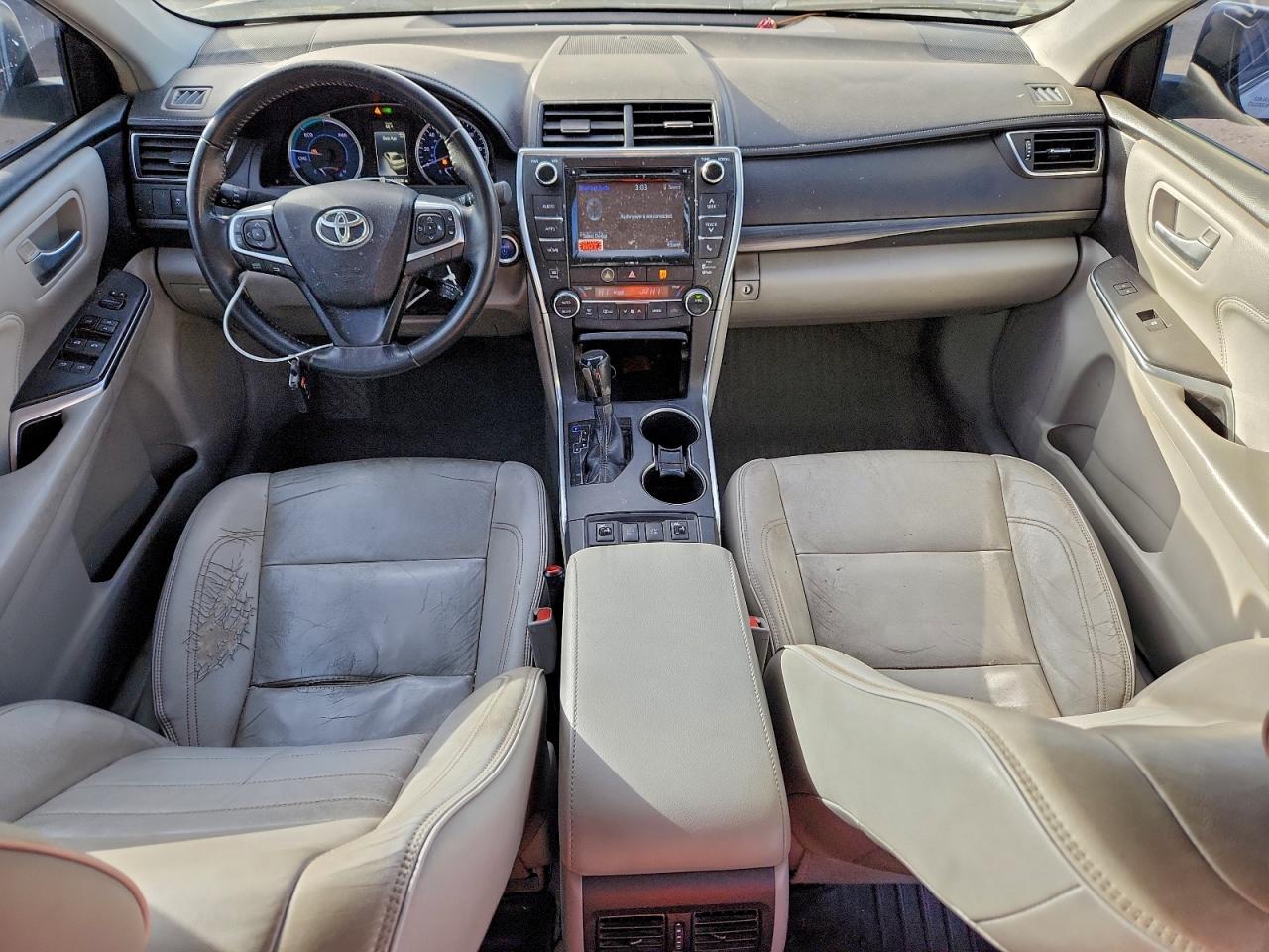 2017 TOYOTA CAMRY HYBRID photo 8