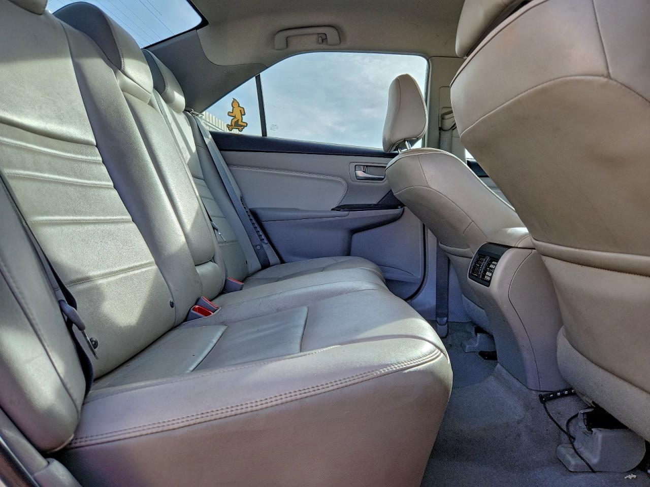 2017 TOYOTA CAMRY HYBRID photo 10