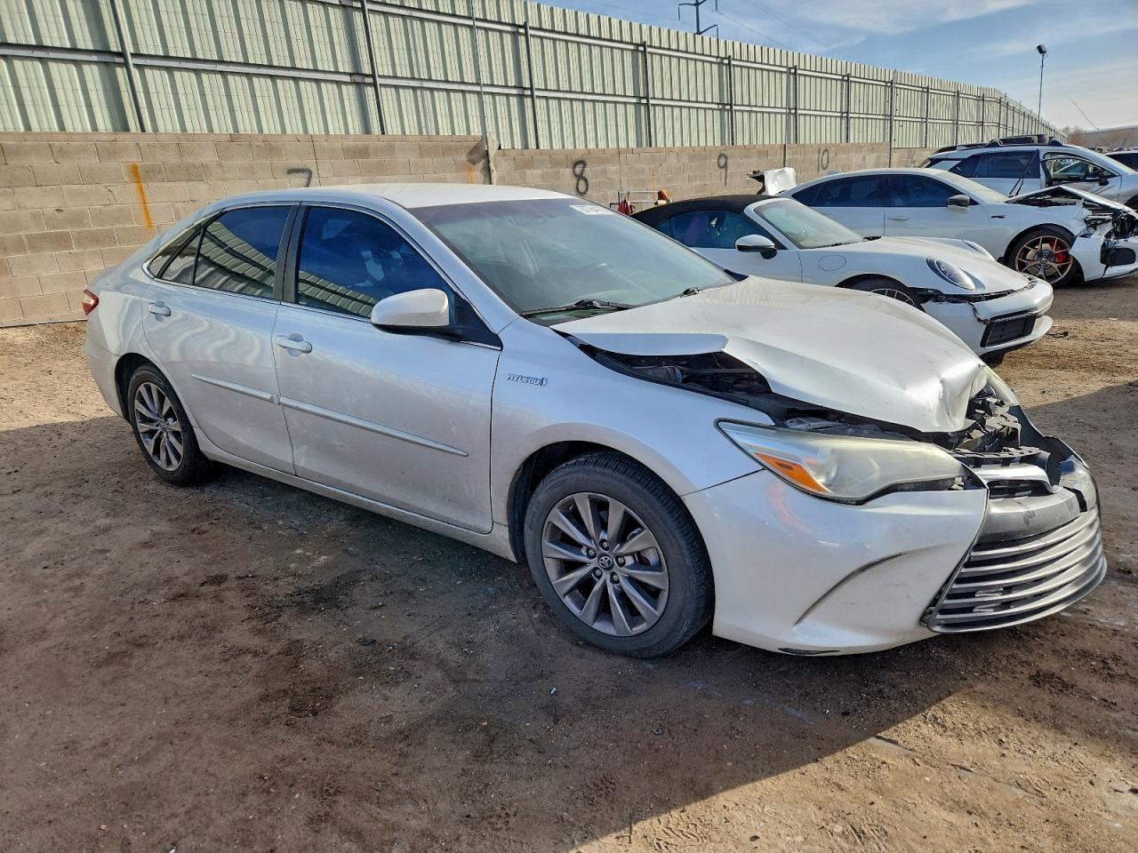 2017 TOYOTA CAMRY HYBRID photo 4