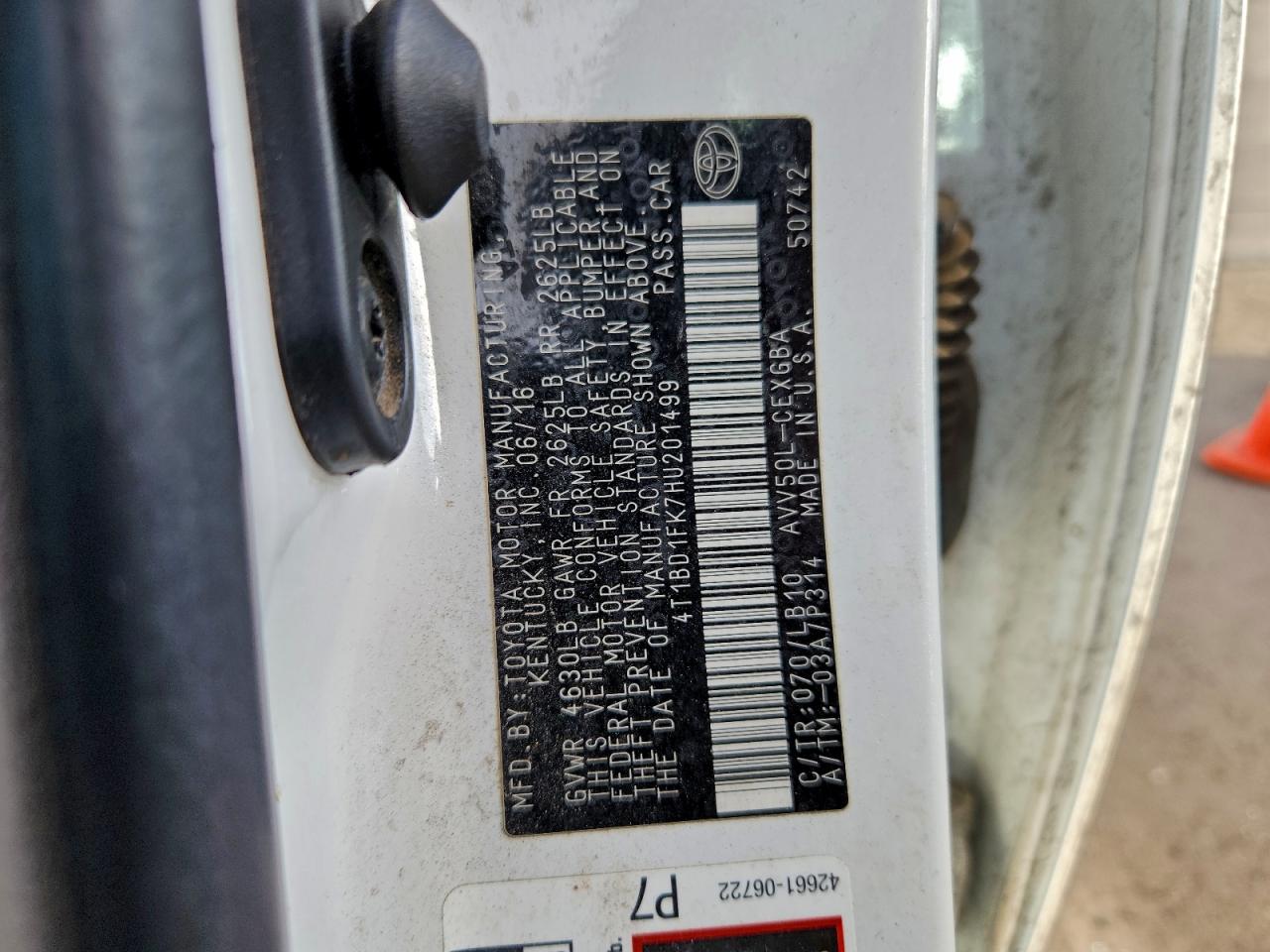 2017 TOYOTA CAMRY HYBRID photo 12